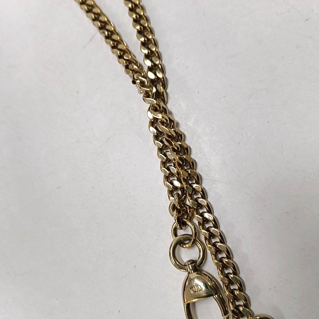 Mini bracelet Lady Dior en cuir d'agneau rouge et chaîne dorée en vente 9