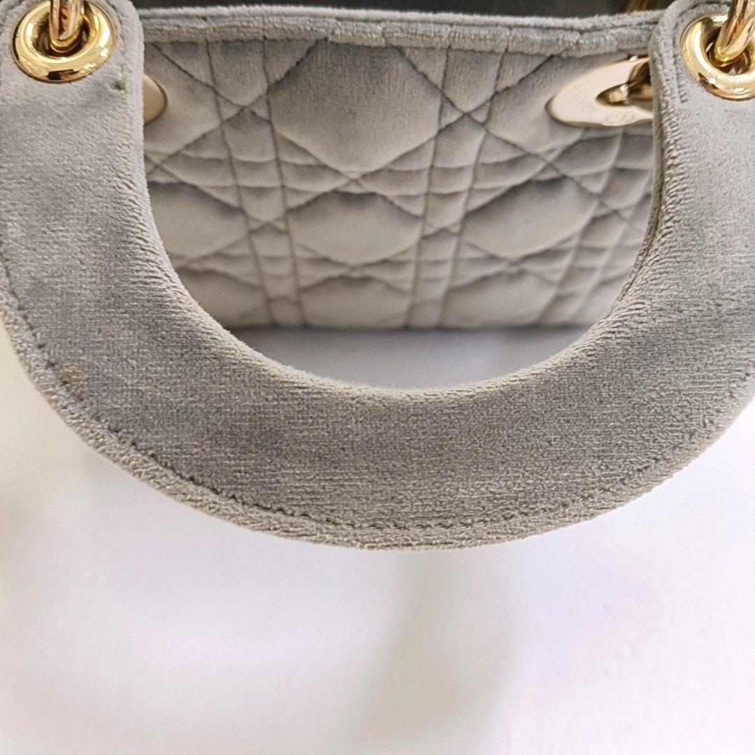 Lady Dior Mini velours gris Cannage or Bracelet en chaîne en vente 5