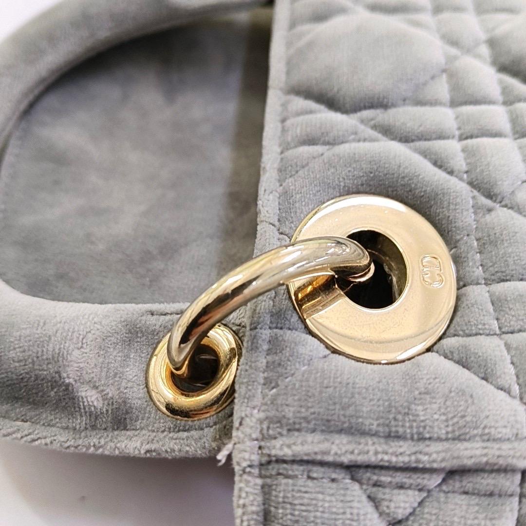 Lady Dior Mini velours gris Cannage or Bracelet en chaîne en vente 6