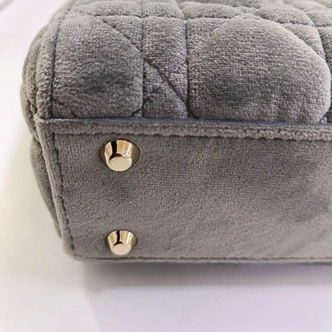 Lady Dior Mini velours gris Cannage or Bracelet en chaîne en vente 7