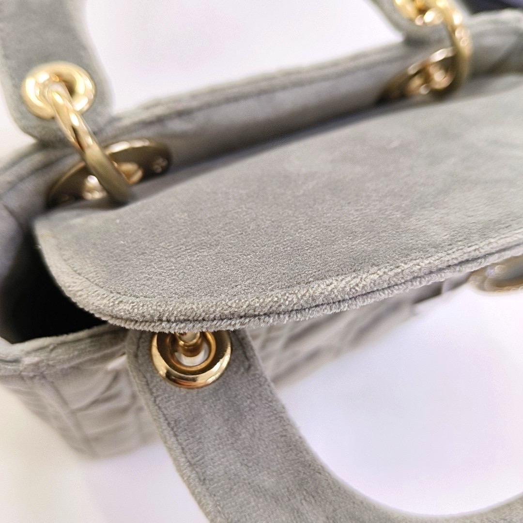 Lady Dior Mini velours gris Cannage or Bracelet en chaîne en vente 2