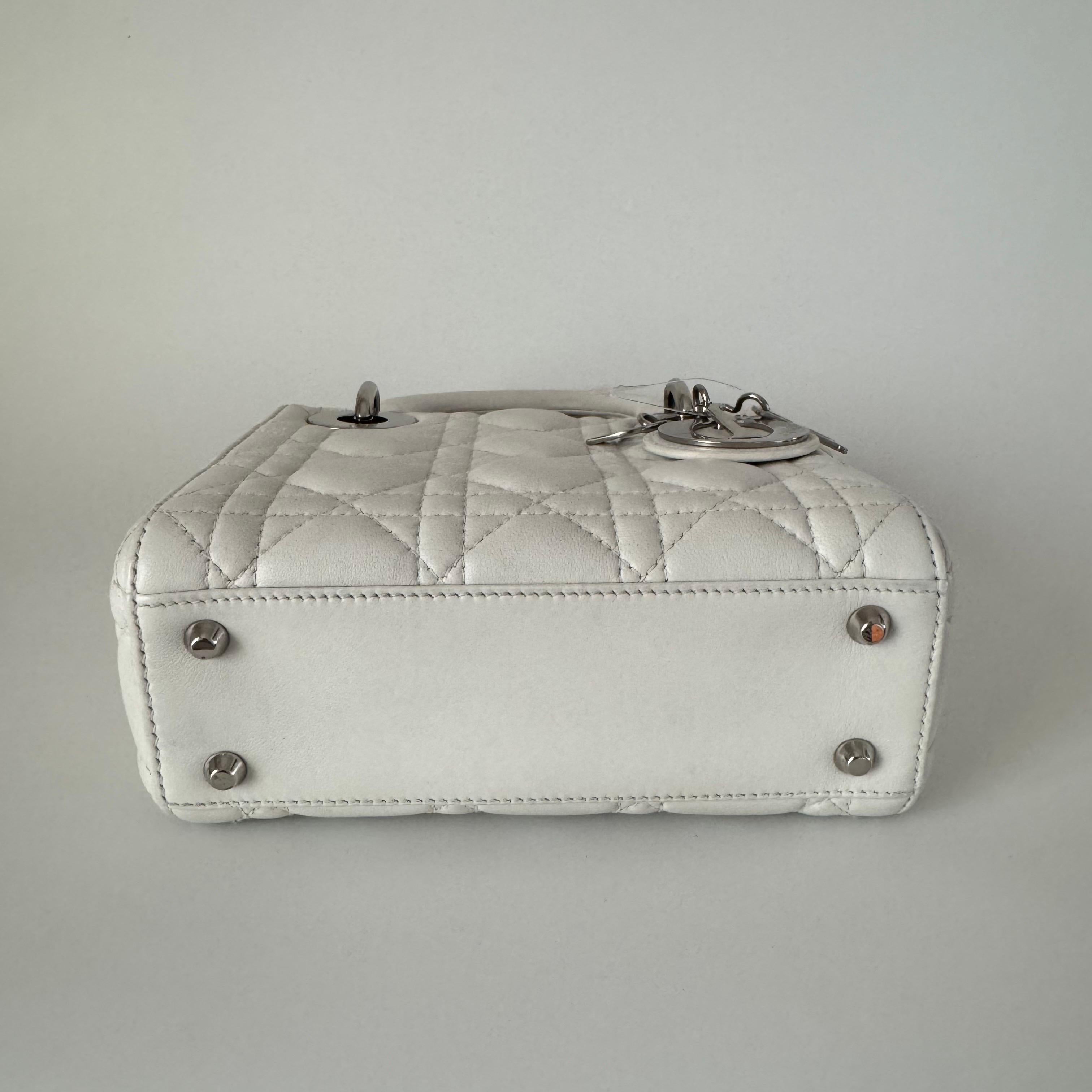 Lady Dior Mini White Lambskin Leather Silver HW Chain Strap 2018 In Good Condition In AUBERVILLIERS, FR