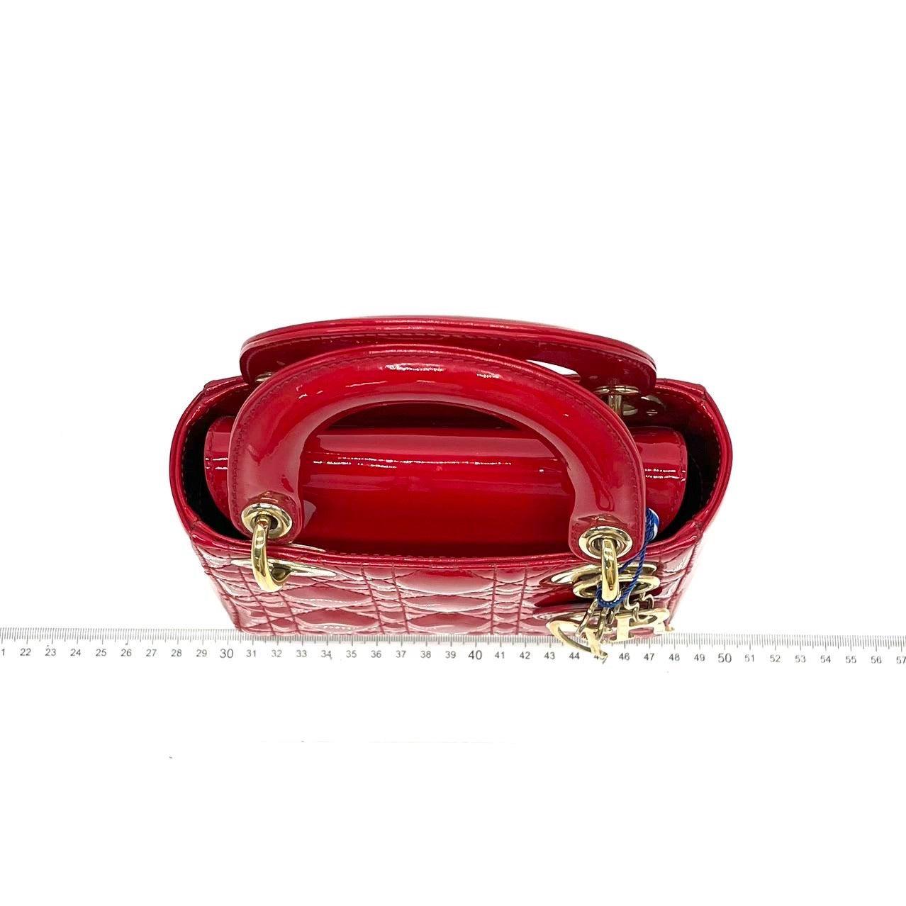 Lady Dior Patent Leather Red Mini handbag with gold hardware In Good Condition In AUBERVILLIERS, FR