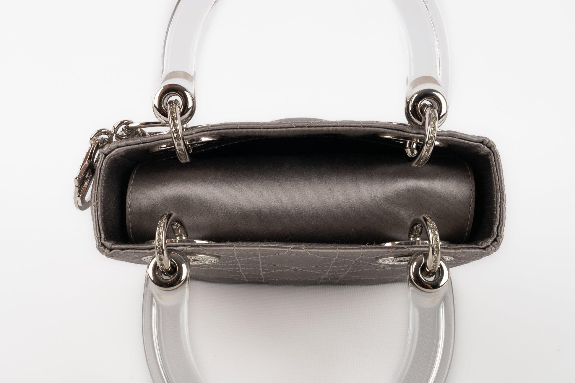 Mini sac Lady Dior gris perlé en vente 3