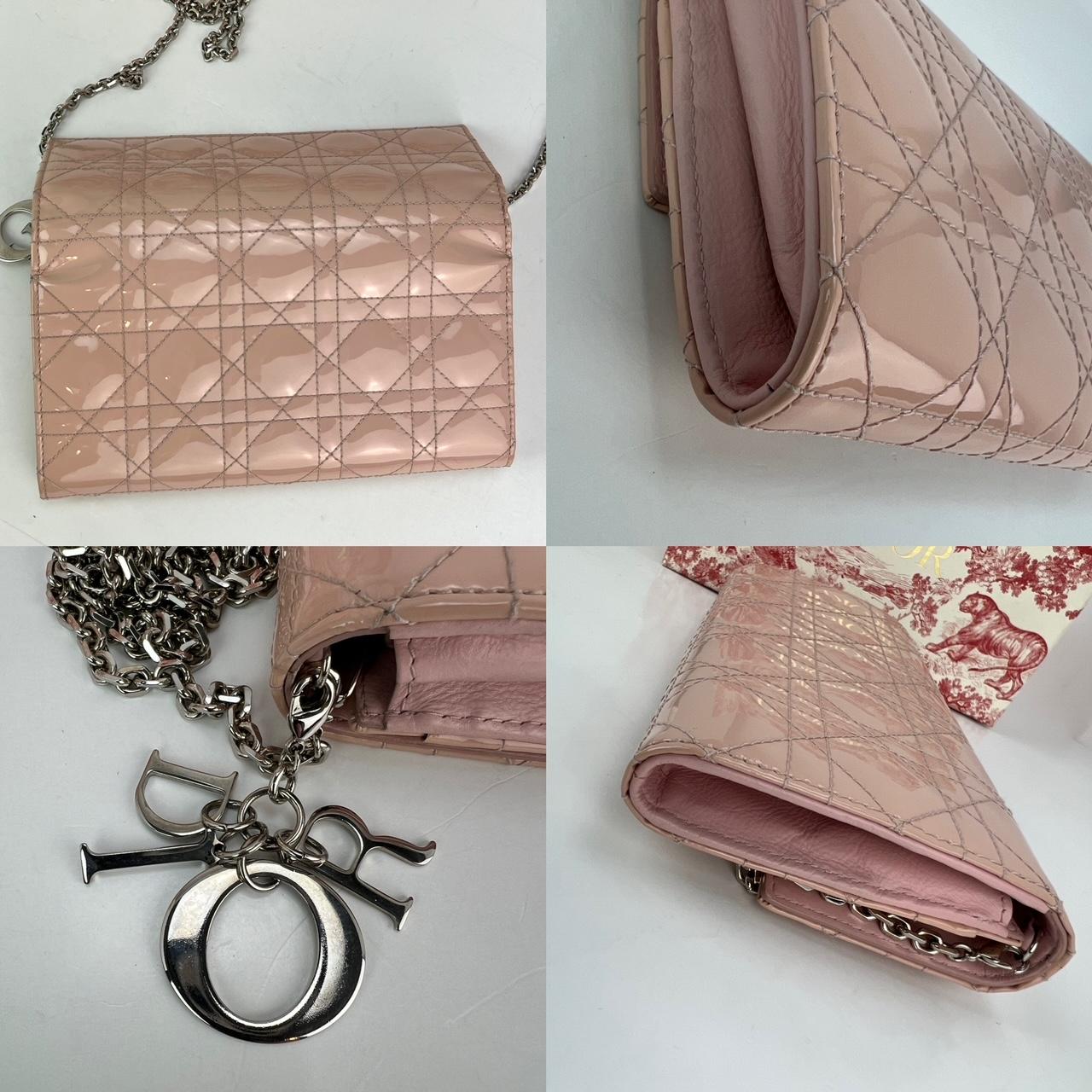 Pochette Lady Dior rose portefeuille cannage en cuir verni sur chaîne  Excellent état à Freehold, NJ