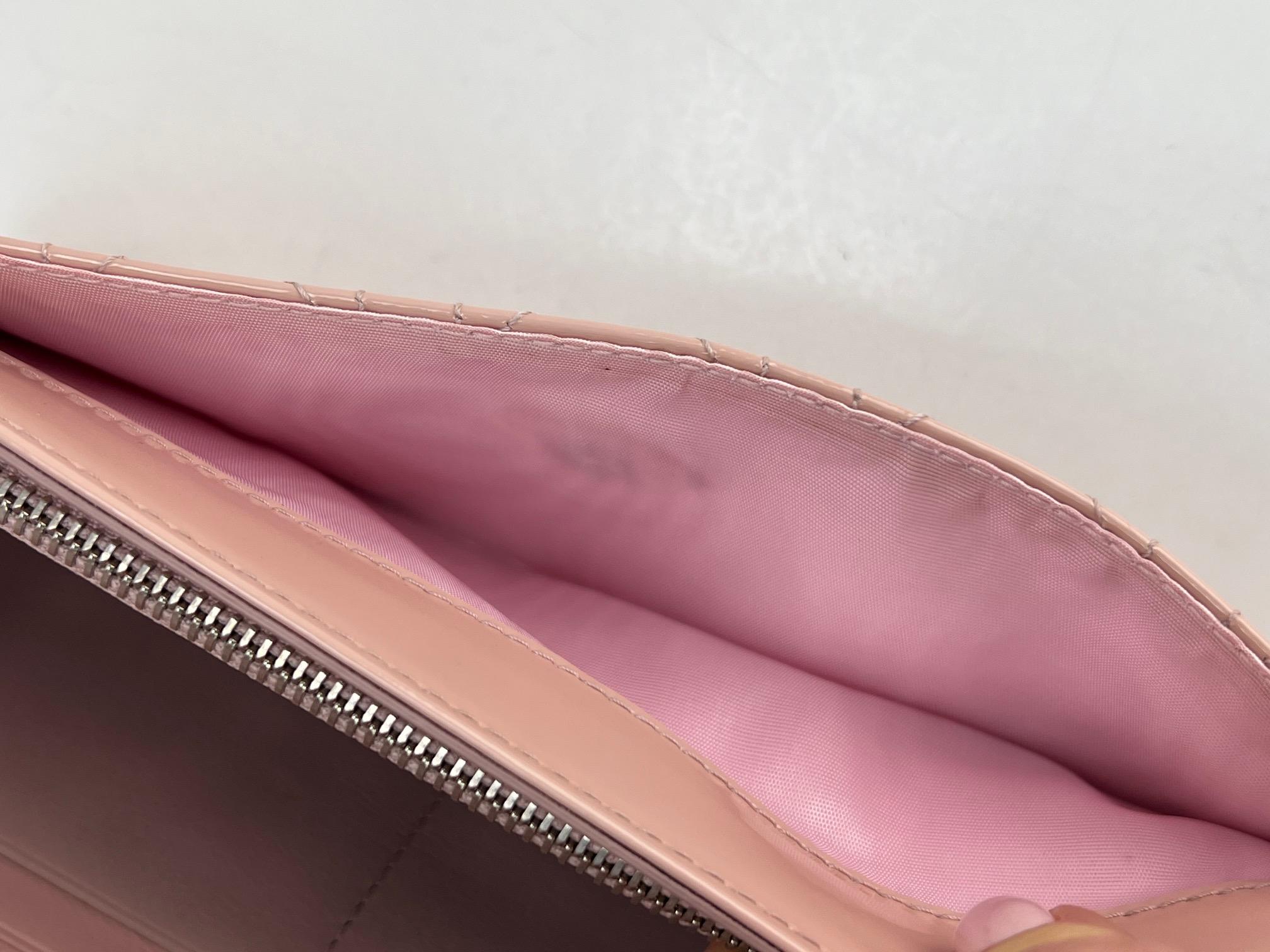 Pochette Lady Dior rose portefeuille cannage en cuir verni sur chaîne  1