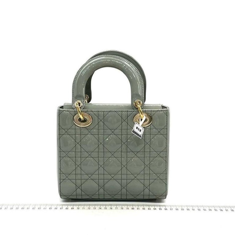 Lady Dior Kleines graues Lackleder mit Riemen von Lady Dior bei 1stDibs