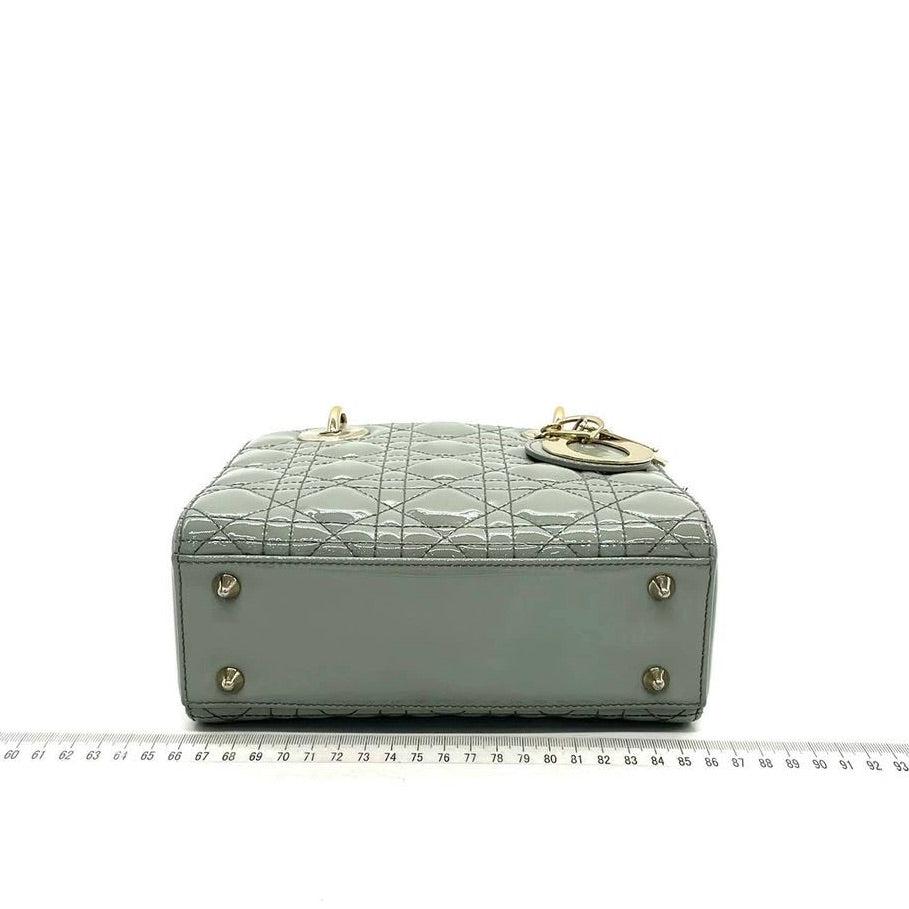 Lady Dior Small Grey Patent Leather with Strap In Excellent Condition For Sale In AUBERVILLIERS, FR