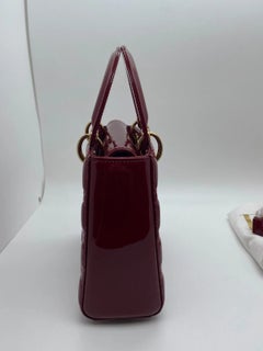 Sac Lady Dior Small My ABCDior, rouge cerise verni, motif Cannage, finitions dorées