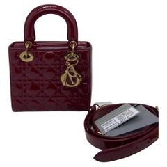 Sac Lady Dior Small My ABCDior, rouge cerise verni, motif Cannage, finitions dorées