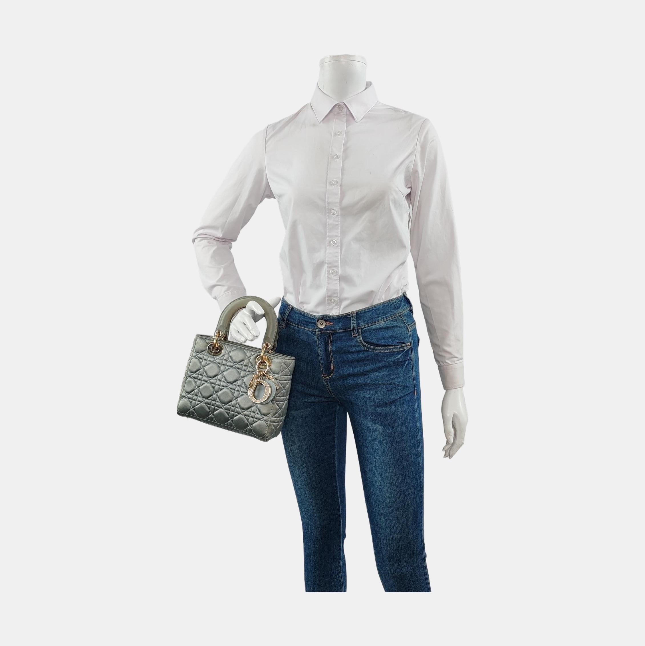 This small Lady Dior handbag, made of high-quality silk, adored with crystal embellished charms, is a stylish and elegant accessory for your wardrobe. It can be carried by hand, or on the shoulder thanks to the crossbody strap. The strap offers