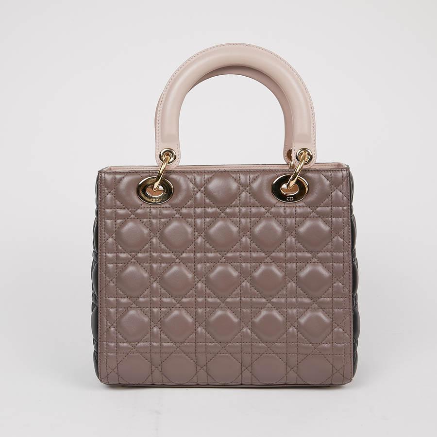 This beautiful tricolor Lady Dior bag is in taupe, black and nude multicolored cannage leather with golden silver jewelry. It is lined in nude leather. It can be carried by hand or on the shoulder with its removable strap of 90 cm.
This bag dating
