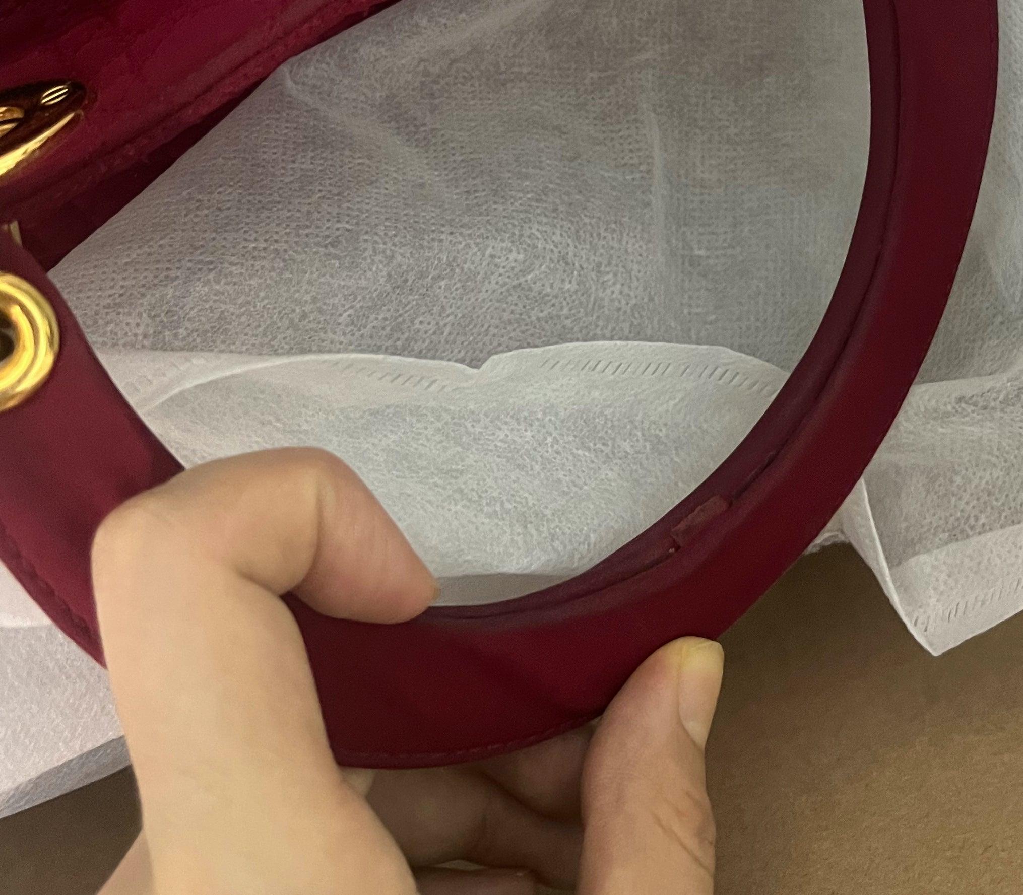 Großer burgunderroter Lady Dior Vintage-Stoff mit gelbgoldenenenen Beschlägen im Angebot 2