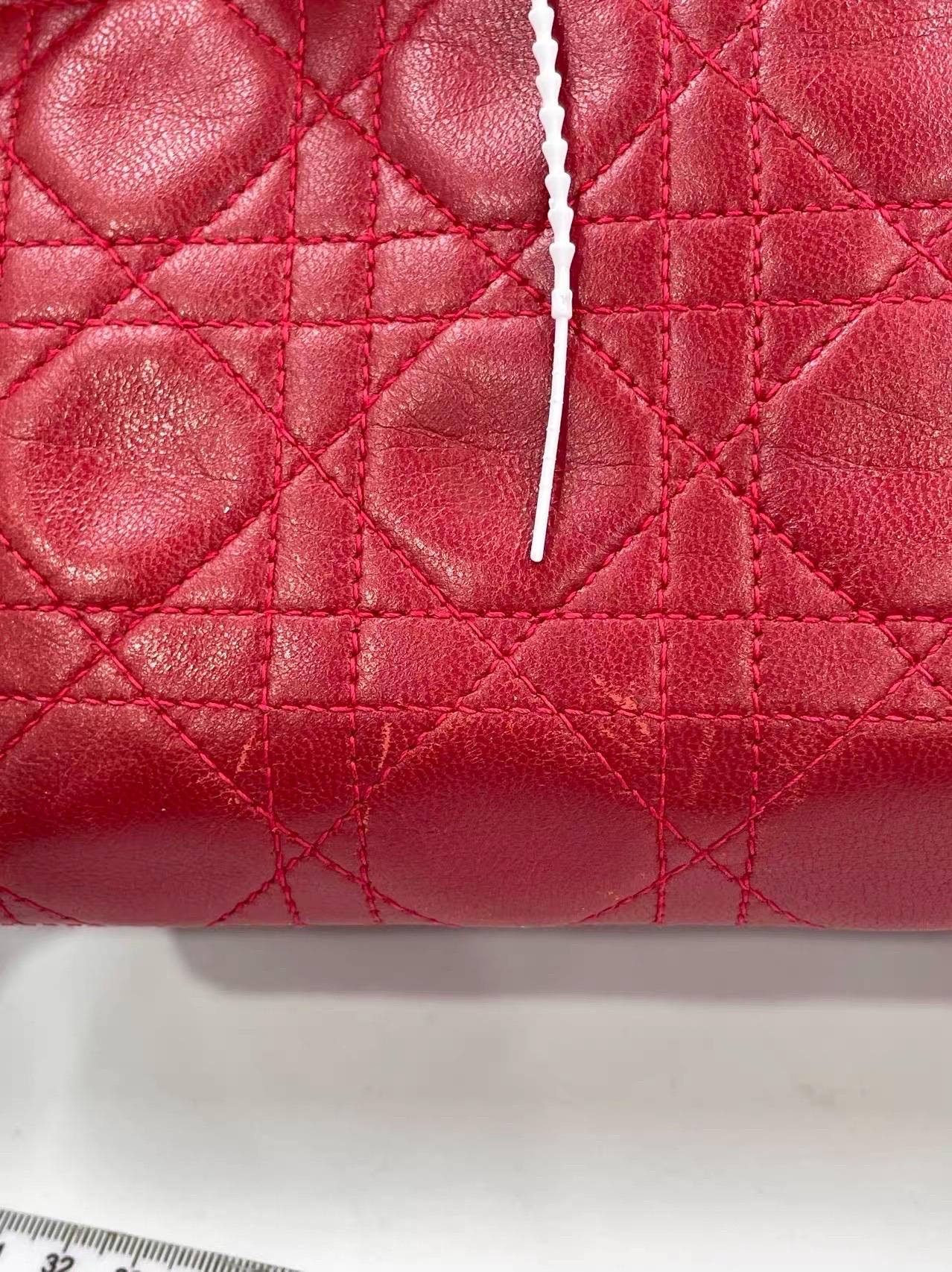Lady Dior Vintage Medium Rouge en cuir d'agneau et or en vente 13