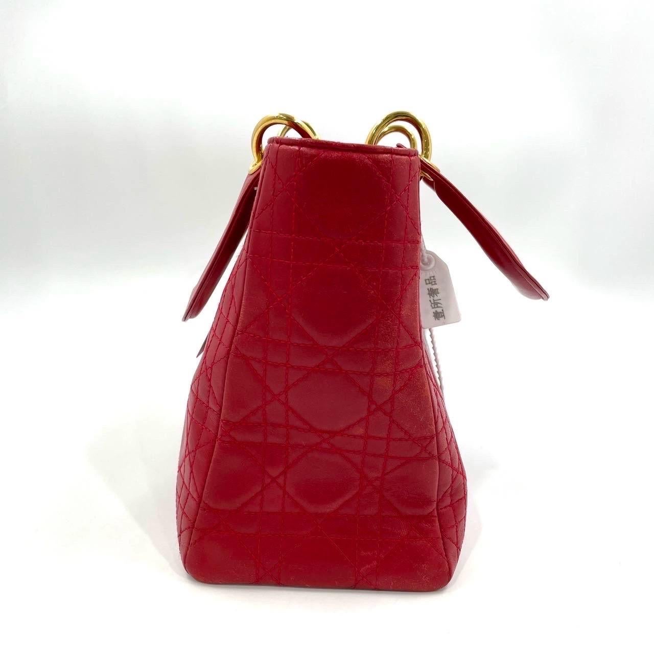 Lady Dior Vintage Medium Rouge en cuir d'agneau et or Bon état - En vente à AUBERVILLIERS, FR