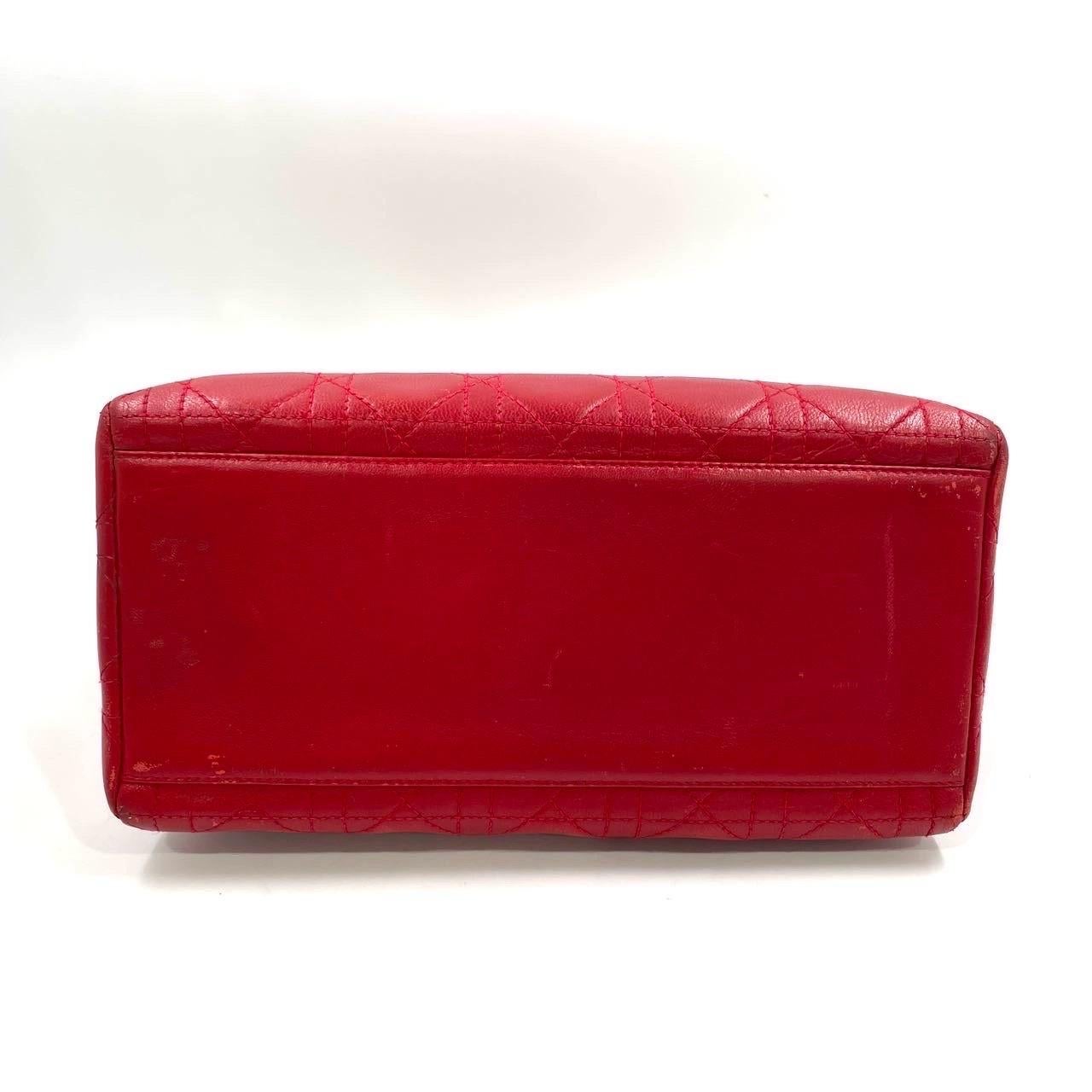 Lady Dior Vintage Medium Rouge en cuir d'agneau et or en vente 2