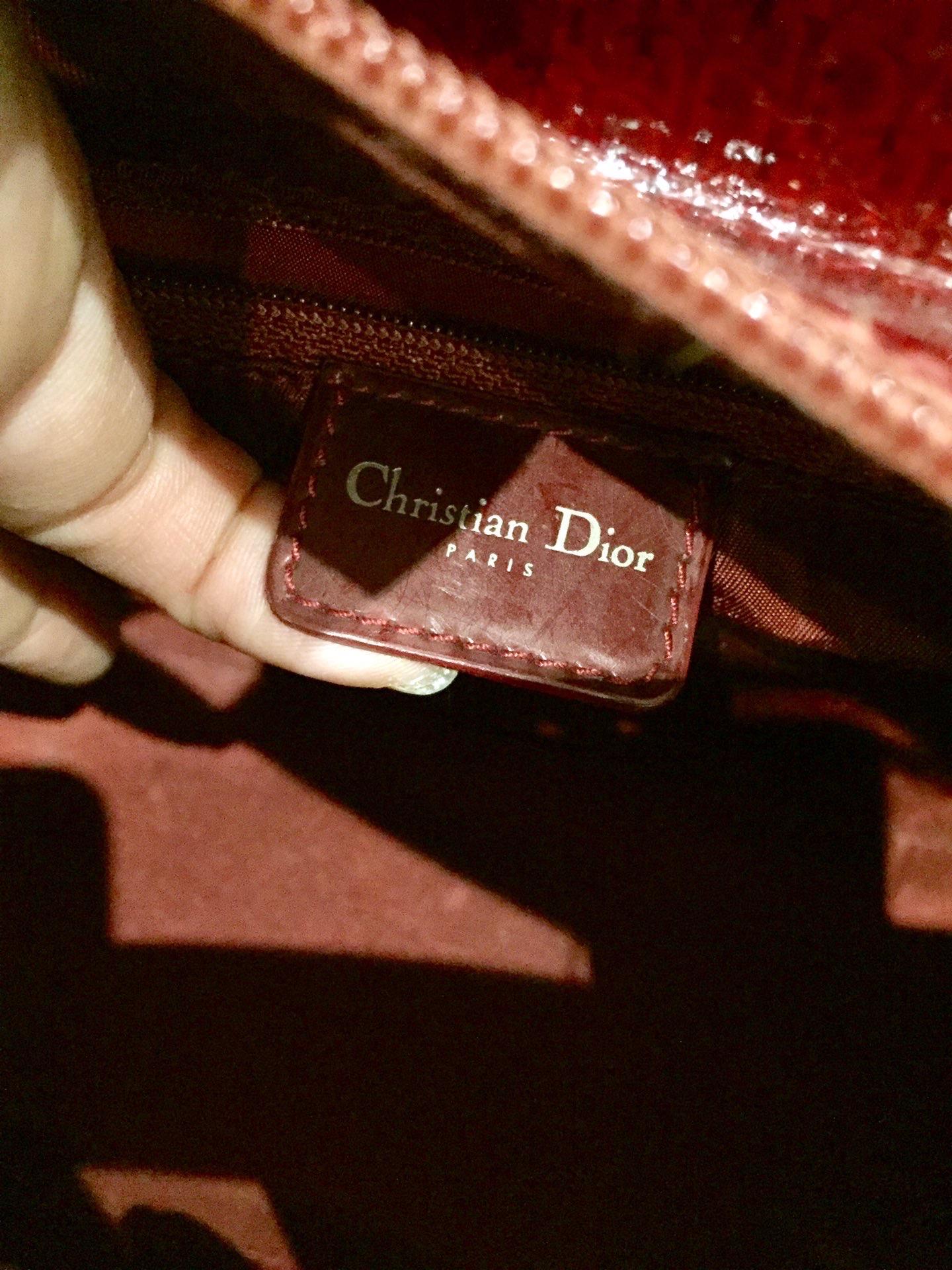 Lady Dior Vintage Medium Rotes Lackleder Monogram Geprägte Gold Hardware im Angebot 4