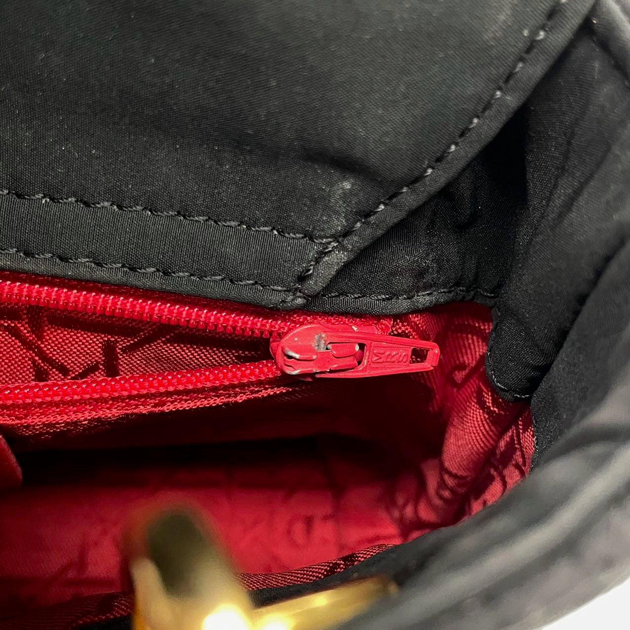 Lady Dior Vintage Schwarzer Mini-Stoff mit gelbgoldenenen Beschlägen, Vintage im Angebot 11