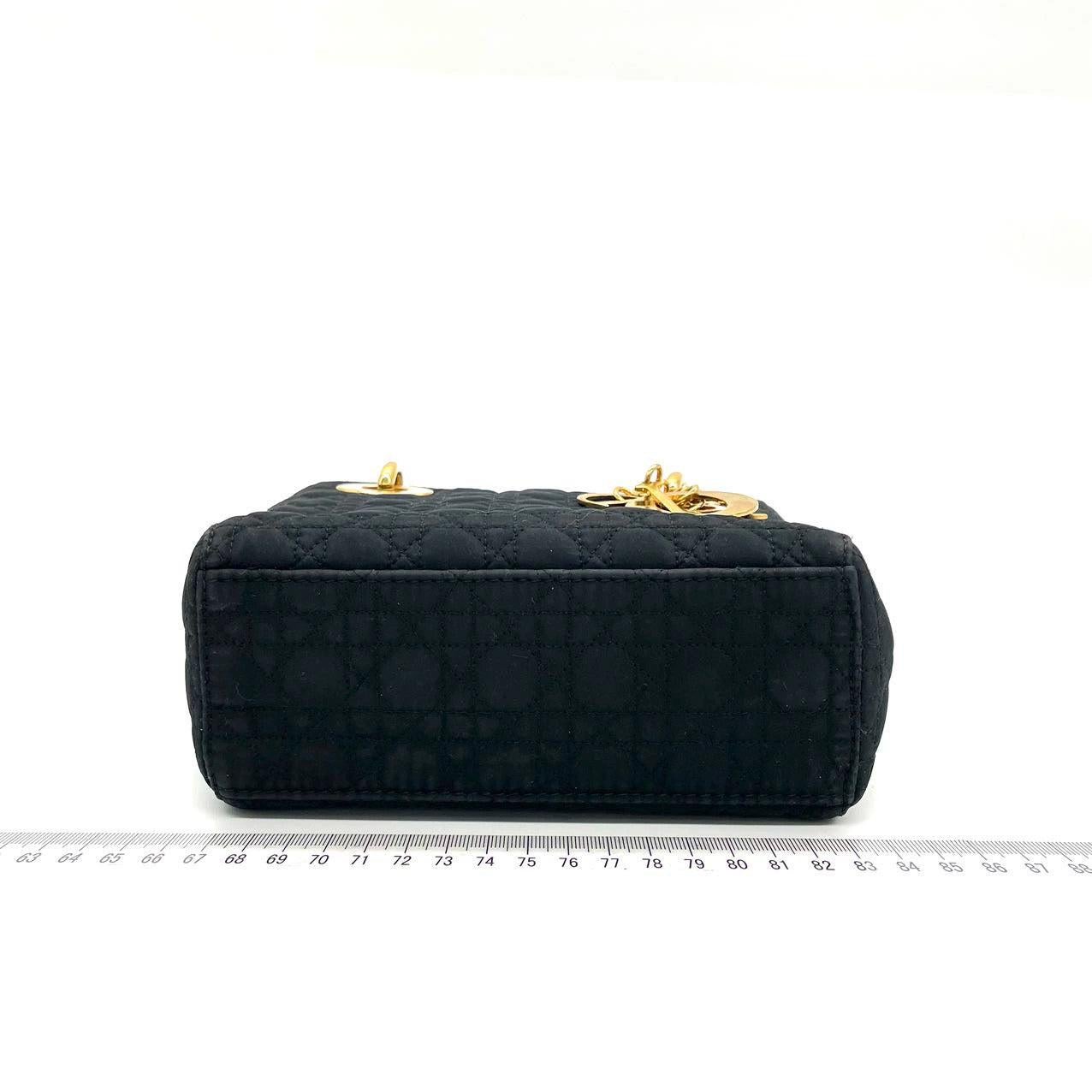 Lady Dior Vintage Schwarzer Mini-Stoff mit gelbgoldenenen Beschlägen, Vintage Damen im Angebot