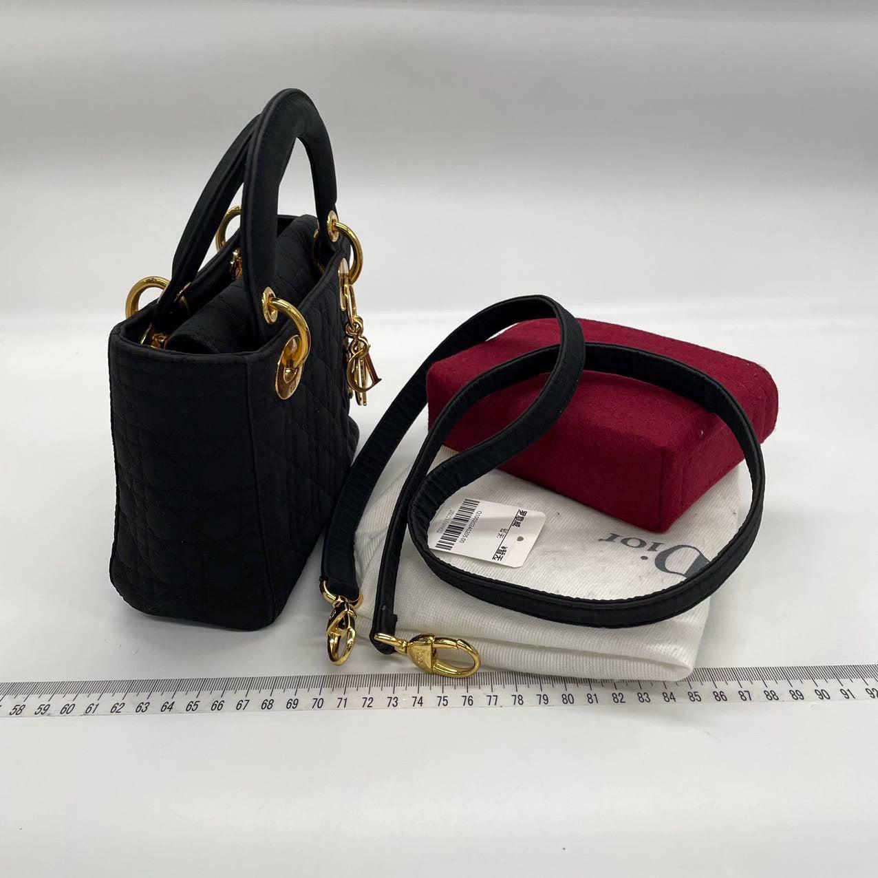 Lady Dior Vintage Schwarzer Mini-Stoff mit gelbgoldenenen Beschlägen, Vintage im Angebot 3