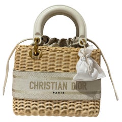 Borsa media Lady Dior in vimini bianco e beige