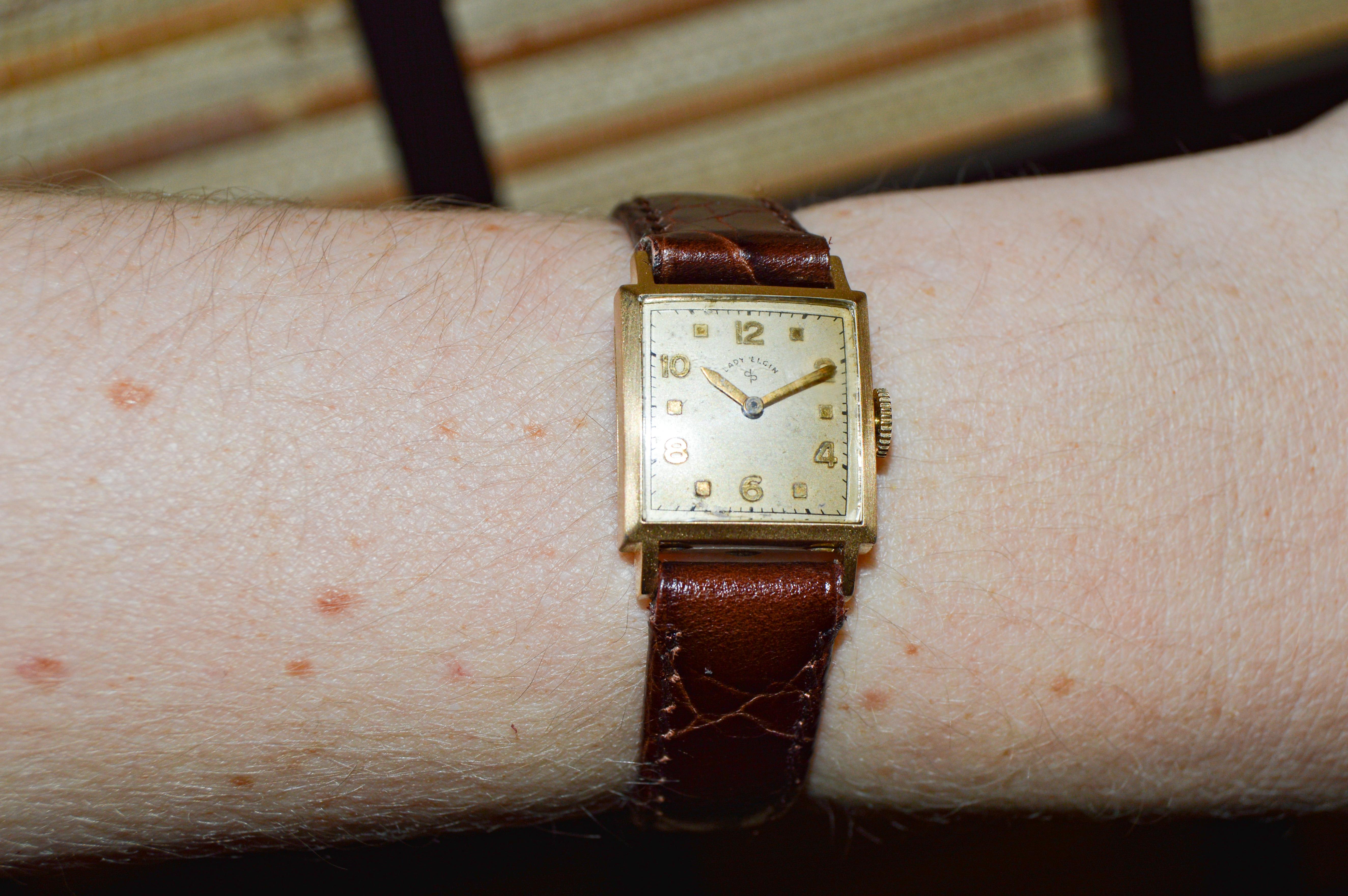 Lady Elgin Gold-Filled Art Deco Tank Watch with Original Dial from 1940's For Sale 4