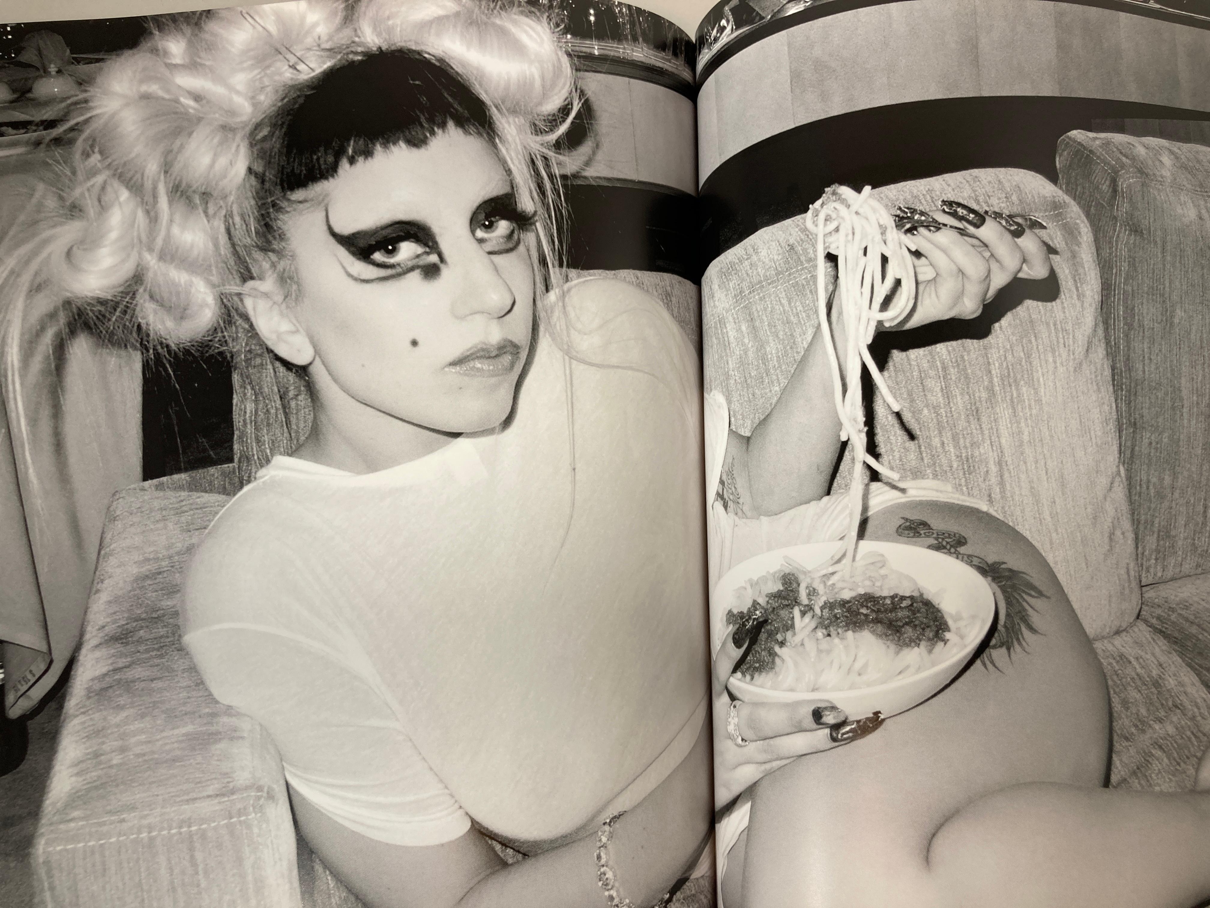 Grand livre à couverture rigide Lady Gaga de Terry Richardson en vente 9