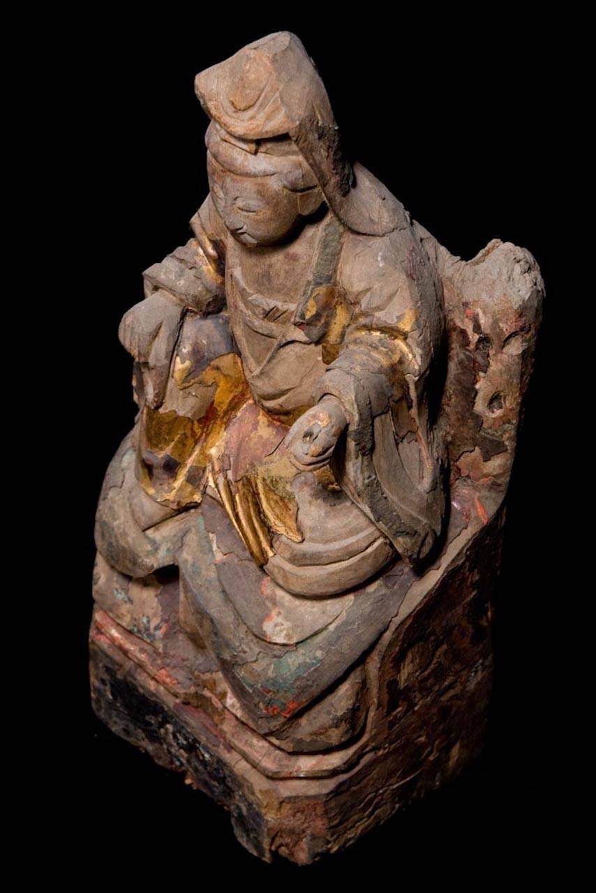 Lady Guanyin Bodhisattva Gilded Wood Carving - Ming Dynasty, China 1368-1644 AD In Excellent Condition For Sale In San Pedro Garza Garcia, Nuevo Leon