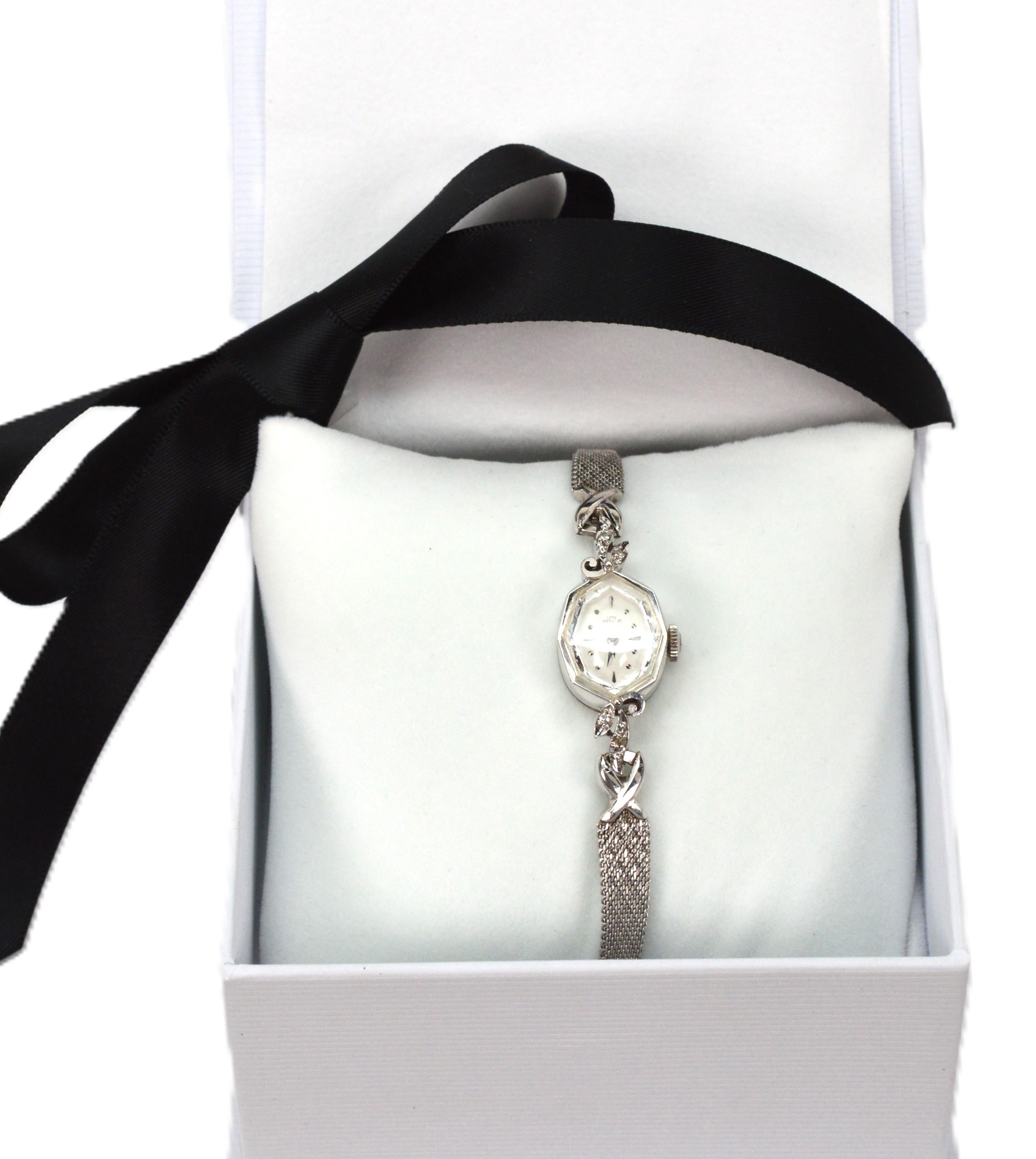 Lady Hamilton Montre-bracelet cocktail en or blanc 14 carats avec accents de diamants en vente 7