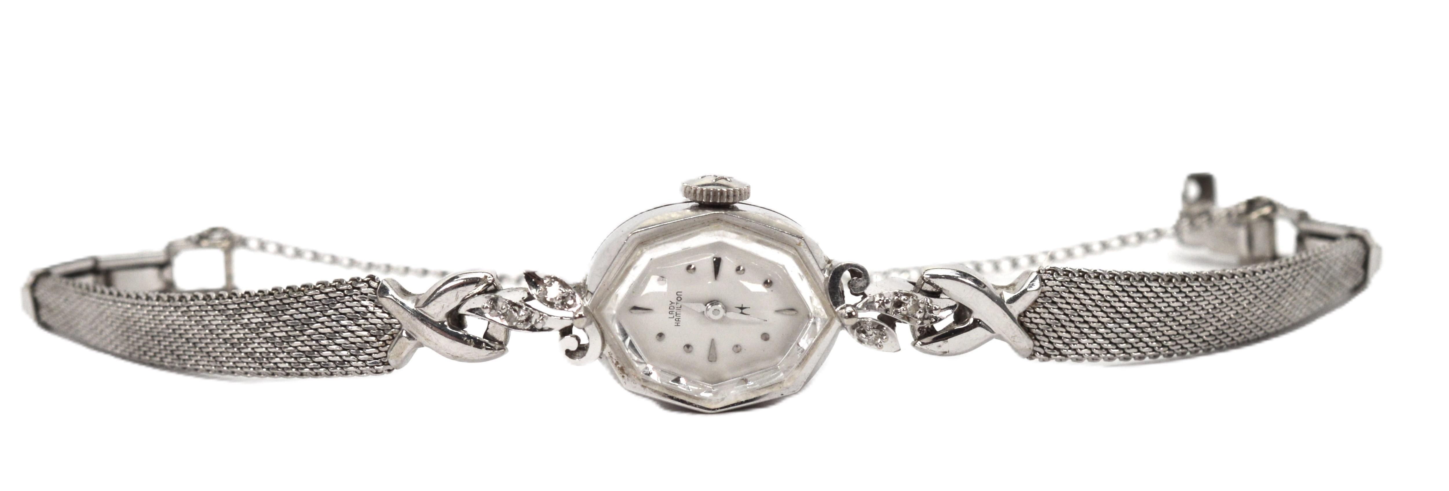 Lady Hamilton Montre-bracelet cocktail en or blanc 14 carats avec accents de diamants Bon état - En vente à Mount Kisco, NY