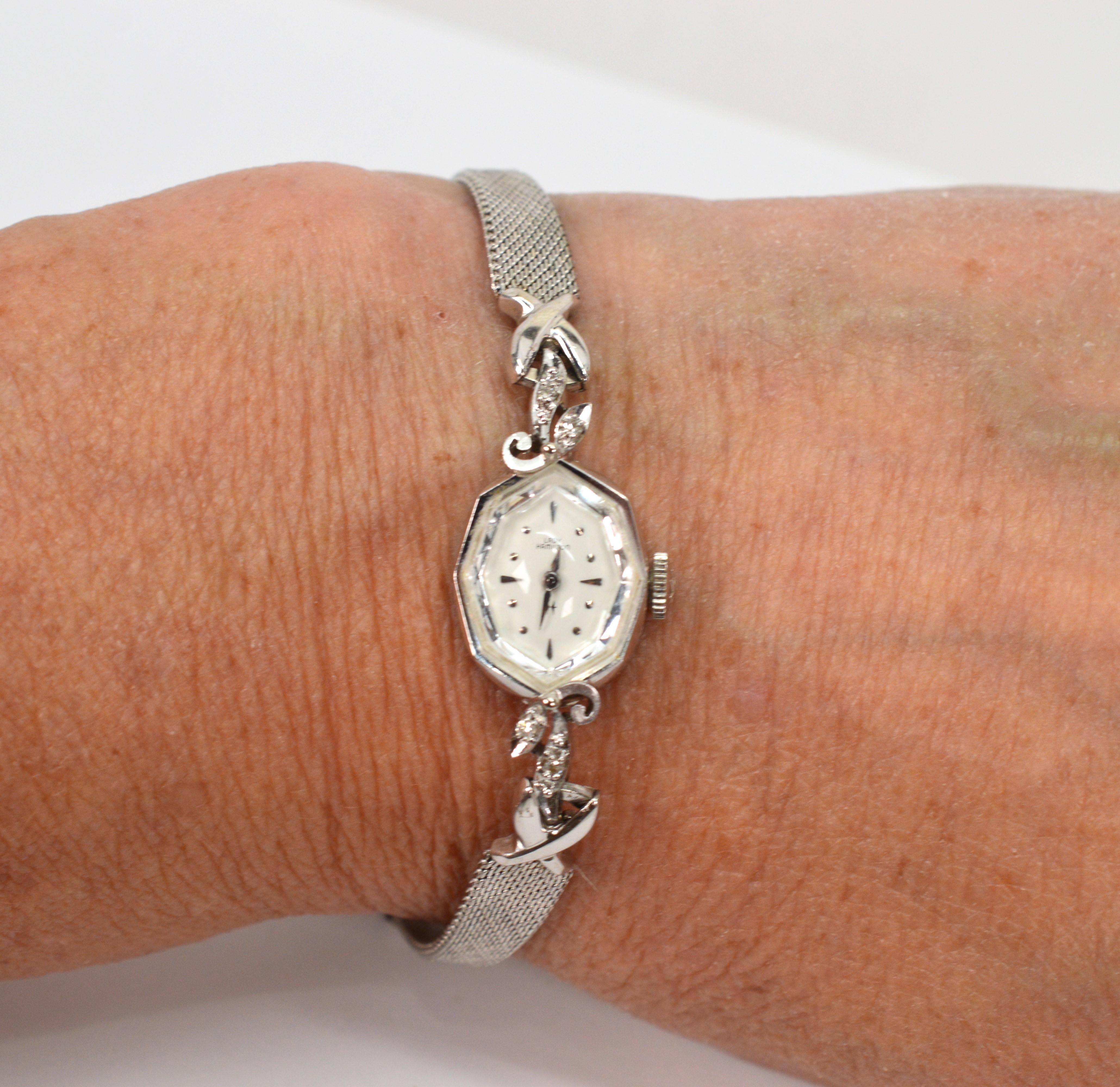 Lady Hamilton Montre-bracelet cocktail en or blanc 14 carats avec accents de diamants Pour femmes en vente
