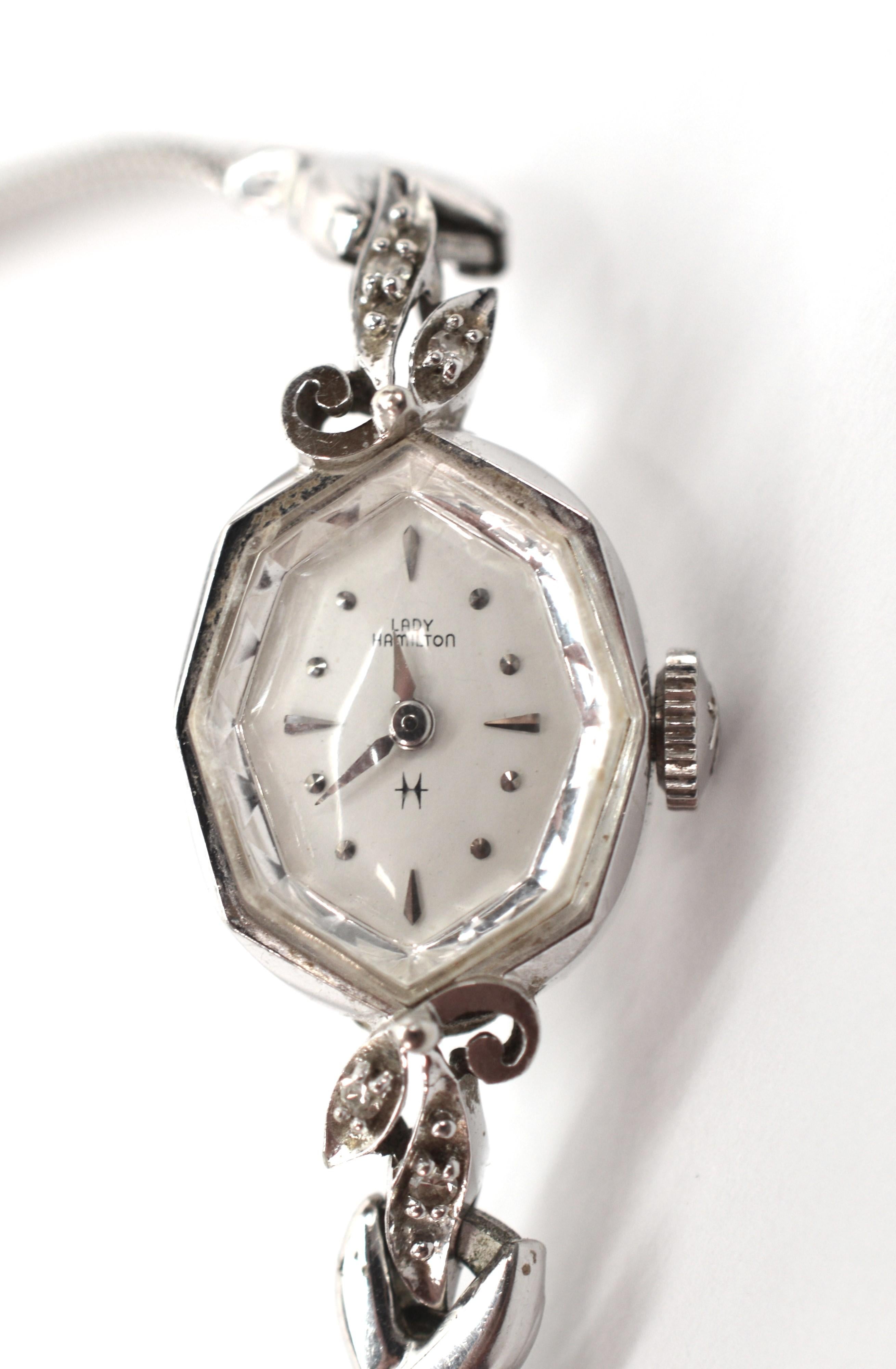 Lady Hamilton Montre-bracelet cocktail en or blanc 14 carats avec accents de diamants en vente 1
