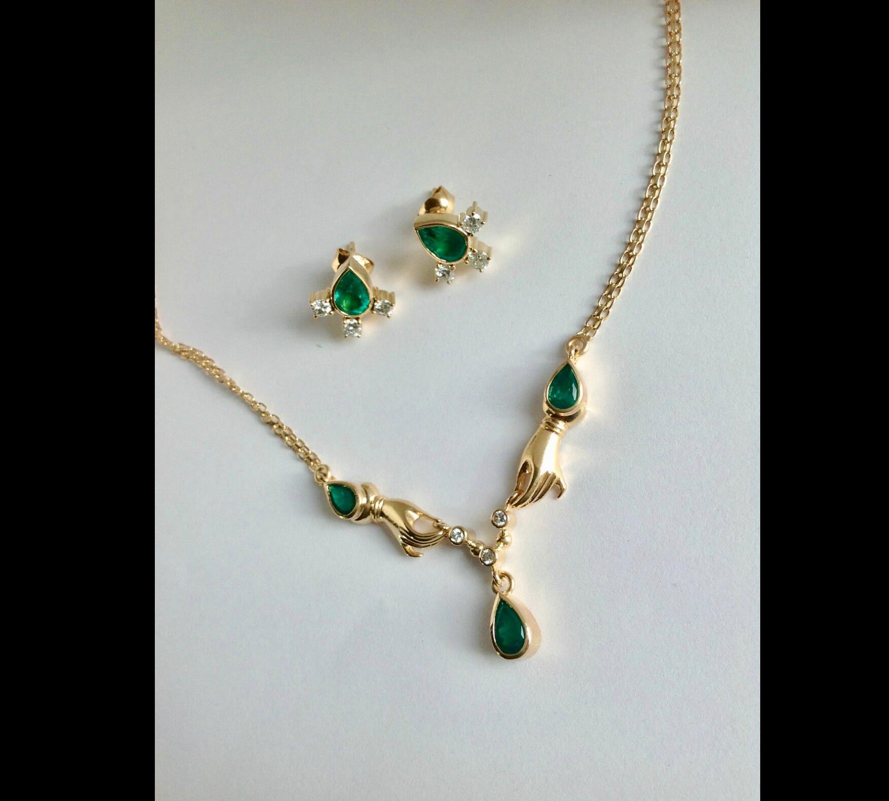 FINE COLOMBIAN EMERALD &  DIAMOND LADY HANDS PENDANT NECKLACE
Fine Quality Colombian emeralds and diamonds. This Incredible hands AAA emerald and diamond necklace is custom made solid 18k yellow gold. The necklace feature three natural Colombian