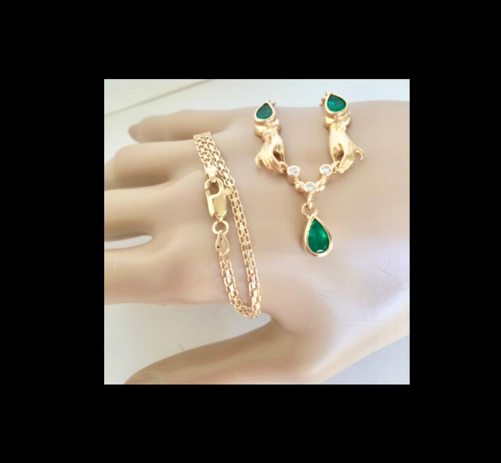 Contemporary Lady Hands Emerald and Diamond Necklace 18 Karat Gold For Sale
