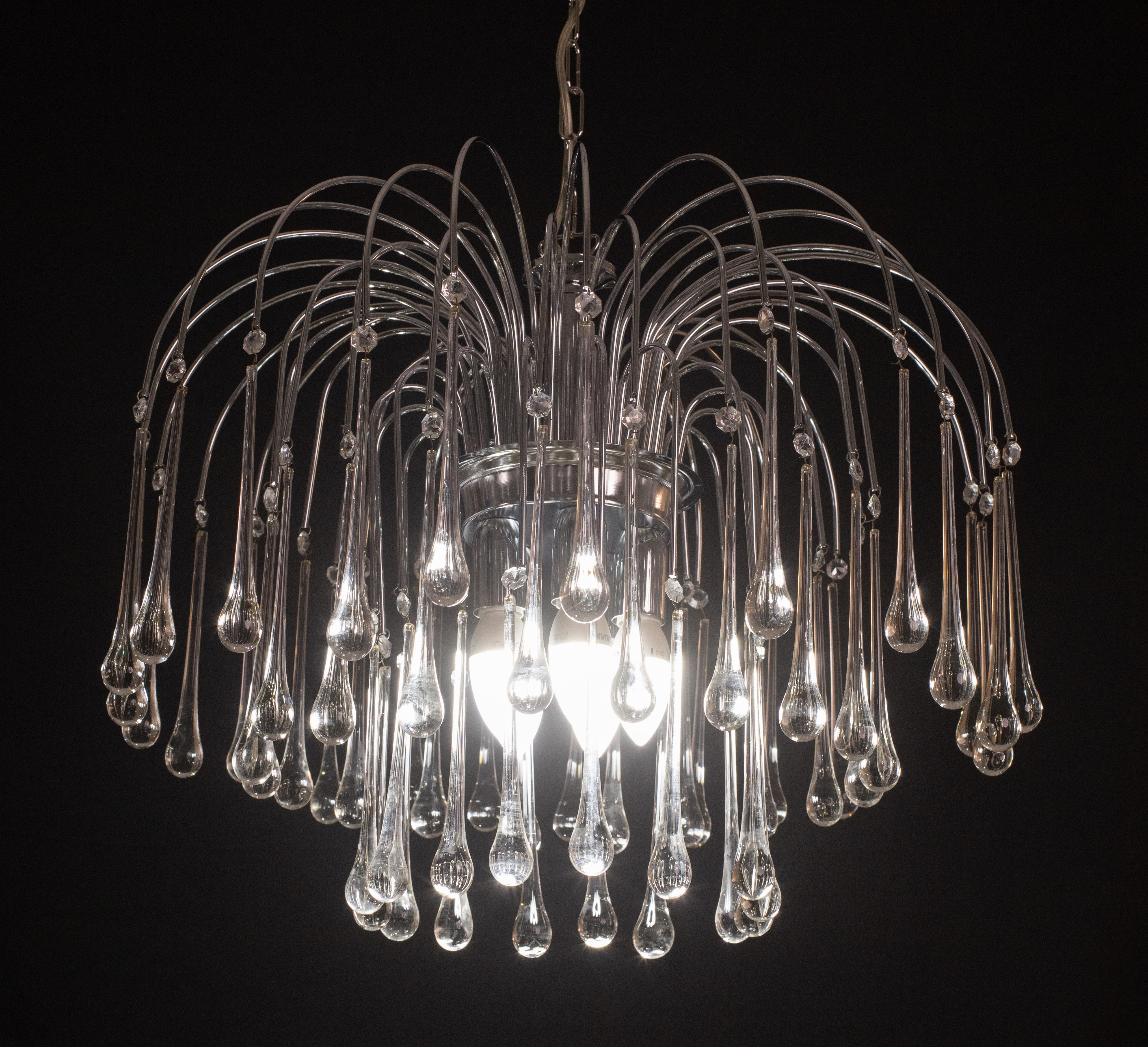 Lady Isabelle Murano Chandelier White Drops, 1980s In Good Condition For Sale In Roma, IT