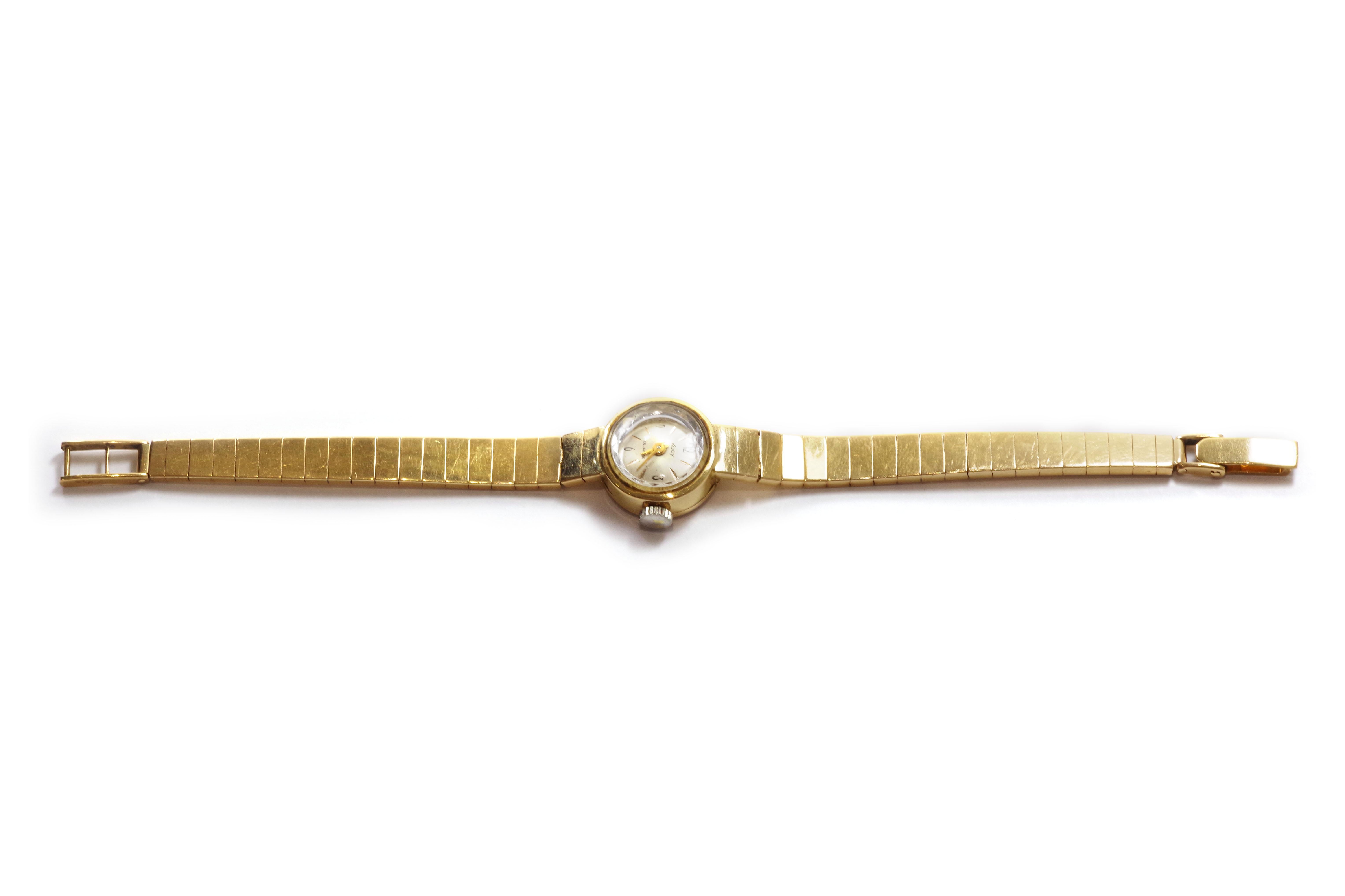 Contemporary Lady Kody gold watch in 18k yellow gold For Sale