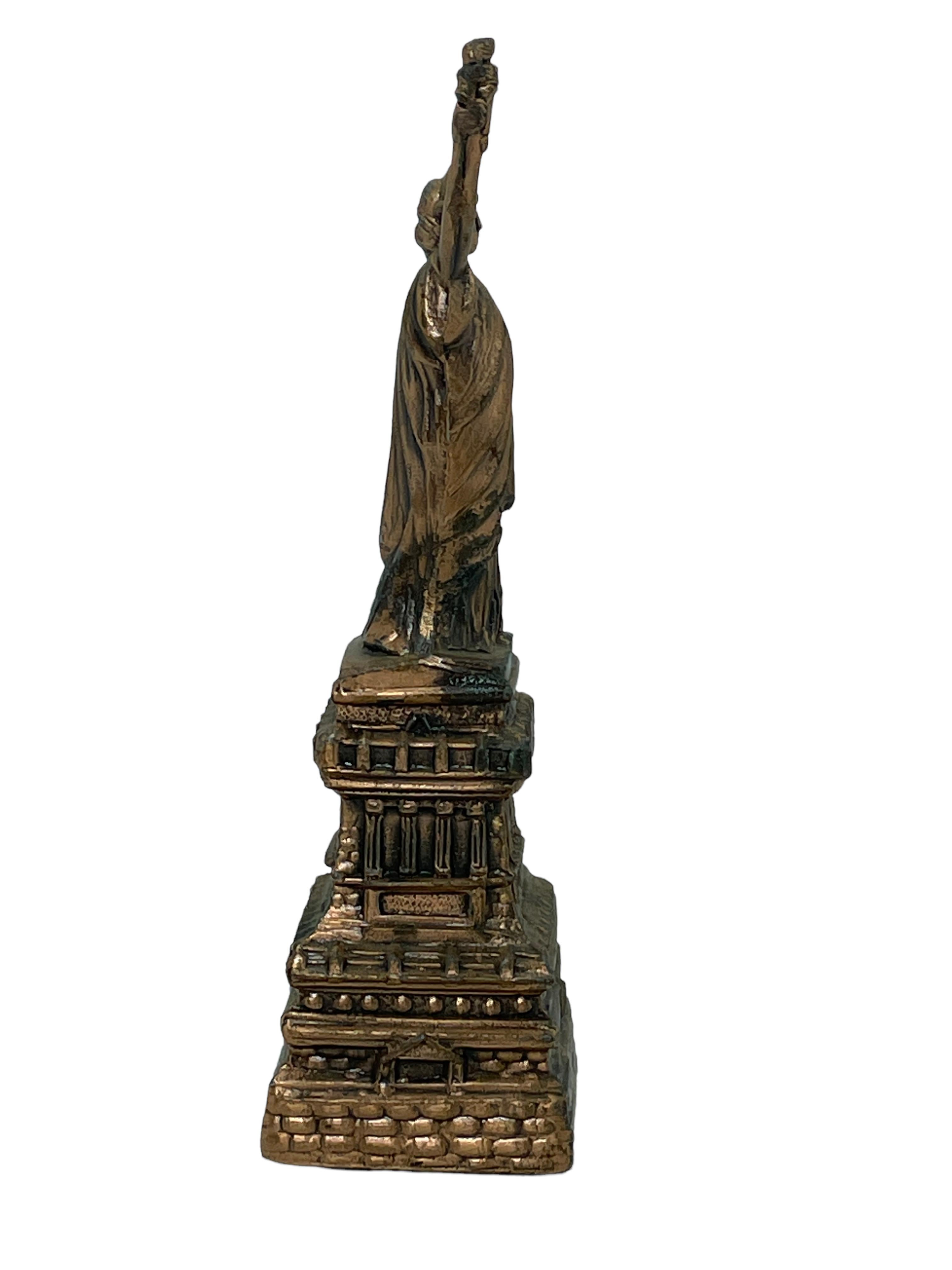 Lady Liberty Souvenir Building Vintage, USA, 1960s In Good Condition For Sale In Nuernberg, DE