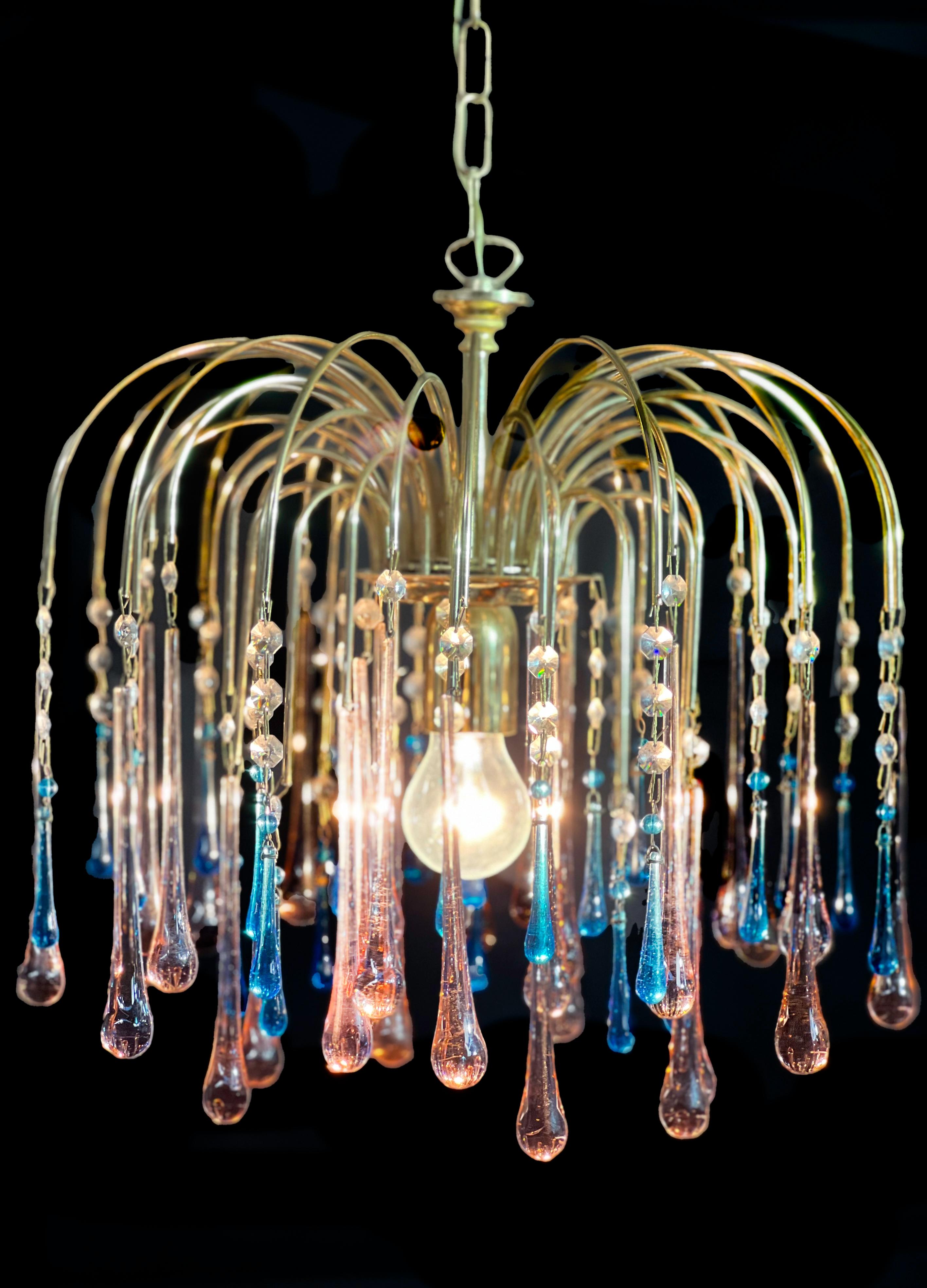 Elegant Venetian chandelier with one light E27. The chandelier consists of a total of 56 precious 16 cm pink glass tears, 16 blue and 16 pink.
The height of the chandelier with the chain is 90 cm, without the chain is 60.
The structure has some