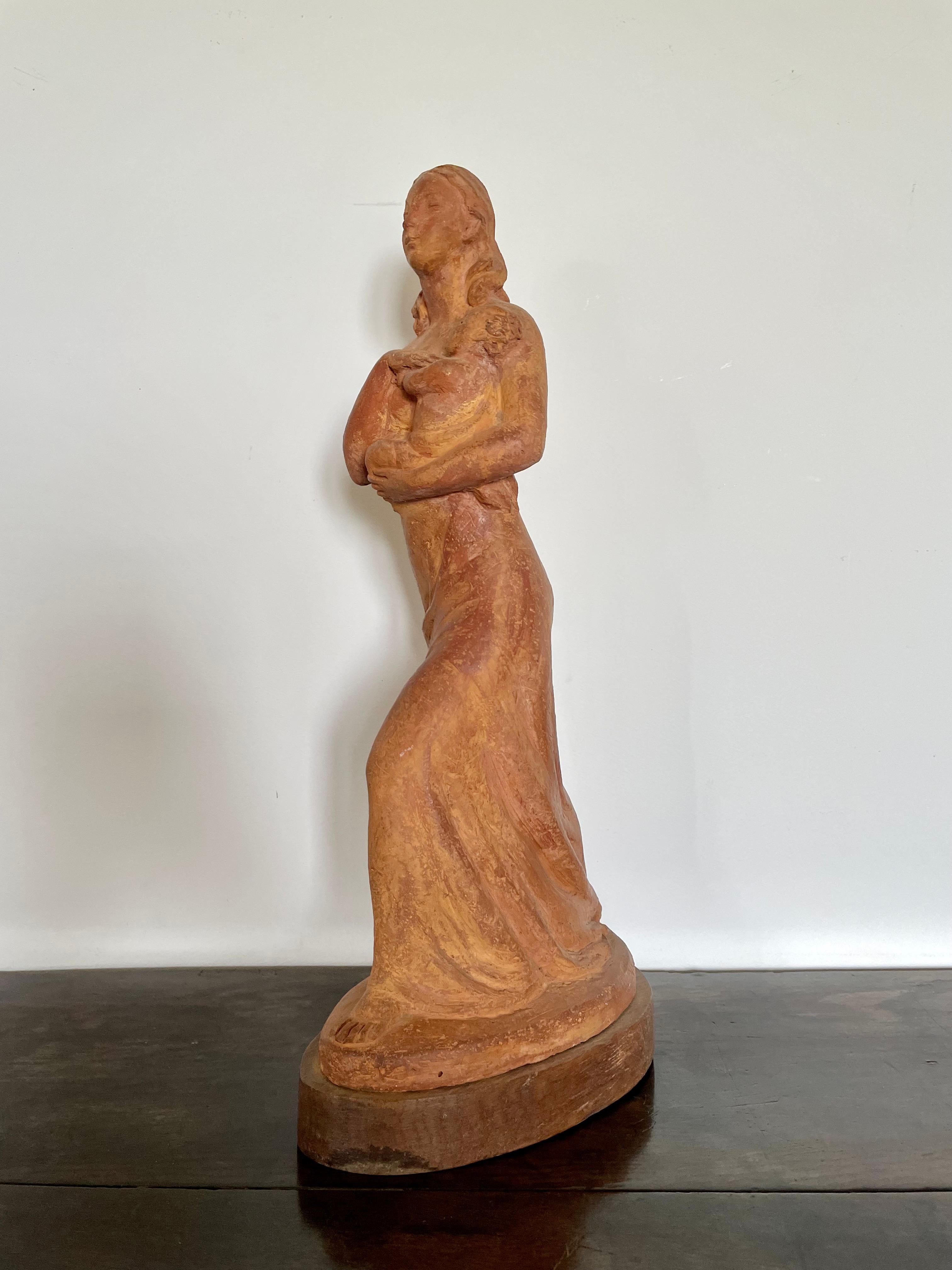 Mother and Child - figurine en terre cuite britannique du 20e siècle par Lady Muriel Wheeler en vente 1