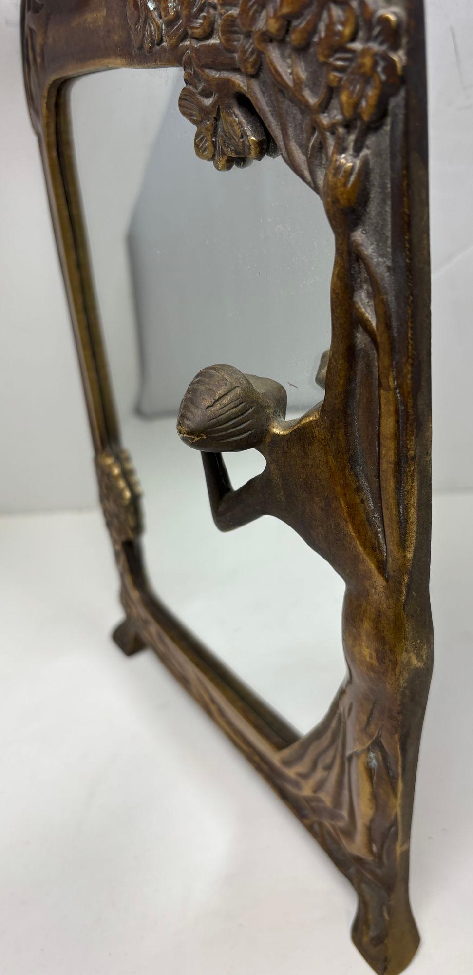 Lady of the Lake Antique Art Nouveau Bronze Mirror Circa 1930 en vente 3