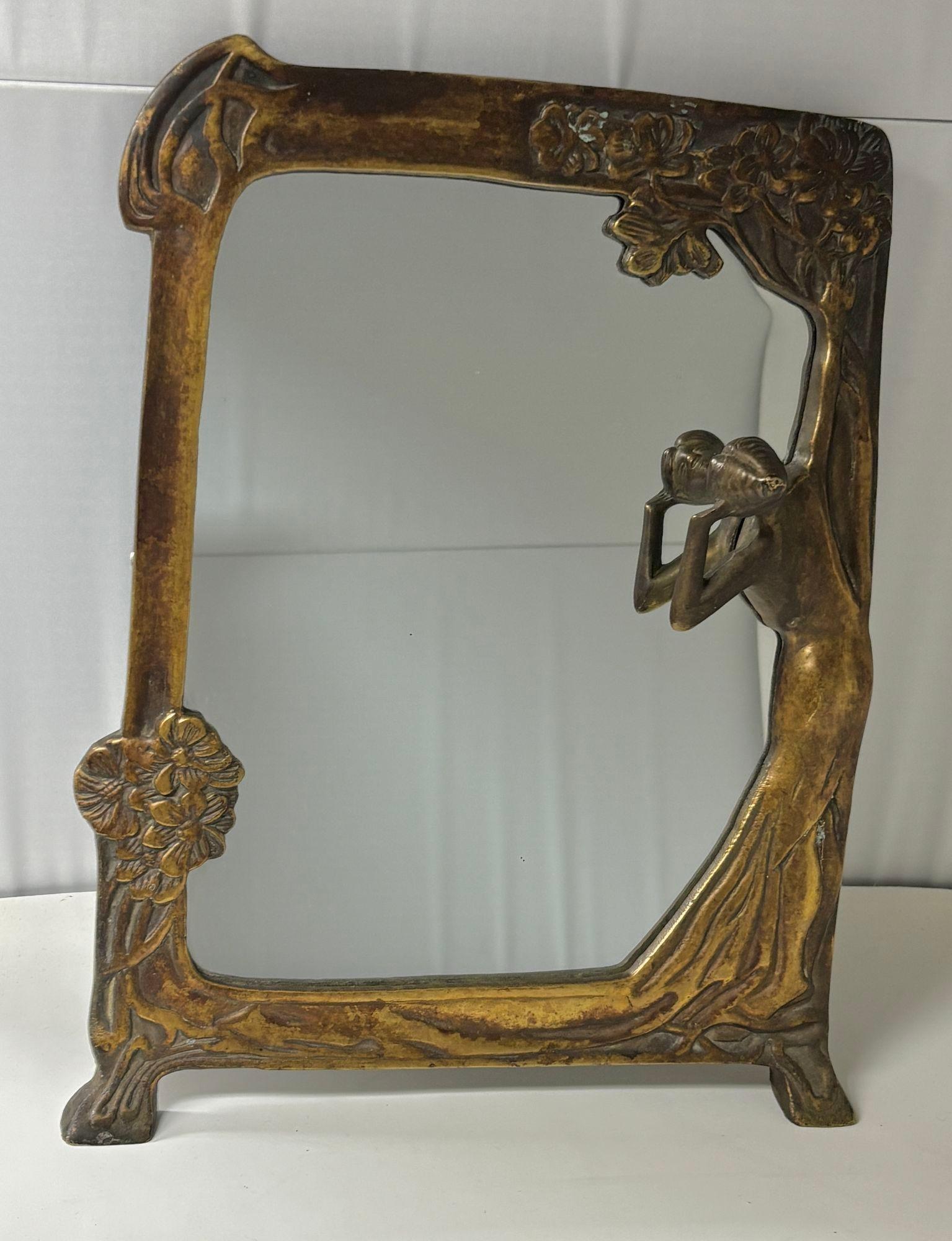 Lady of the Lake Antique Art Nouveau Bronze Mirror Circa 1930 en vente 8
