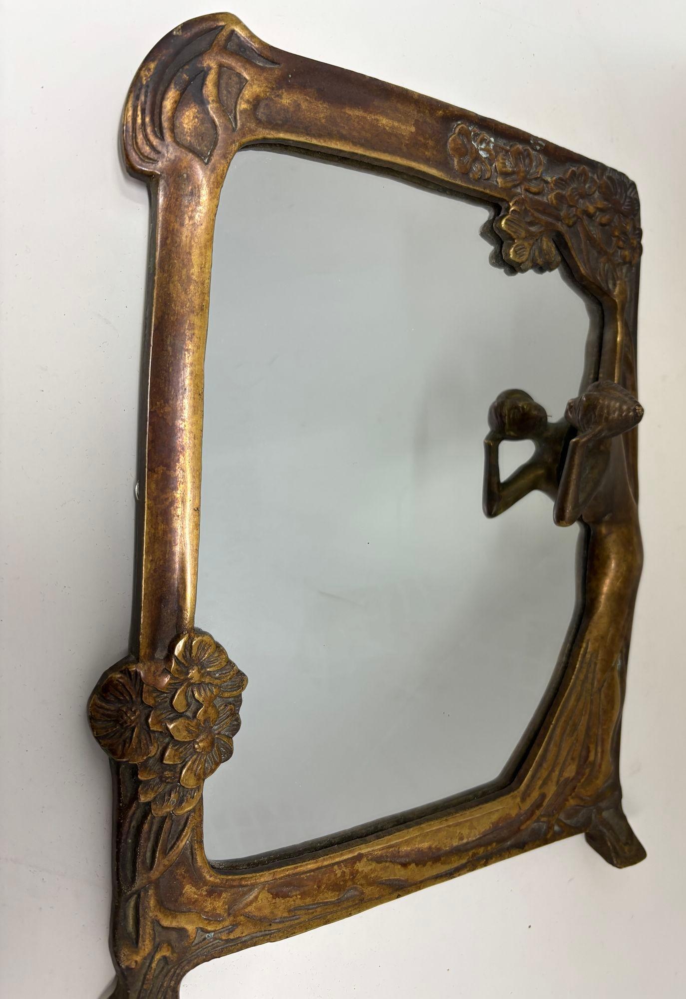 Art nouveau Lady of the Lake Antique Art Nouveau Bronze Mirror Circa 1930 en vente
