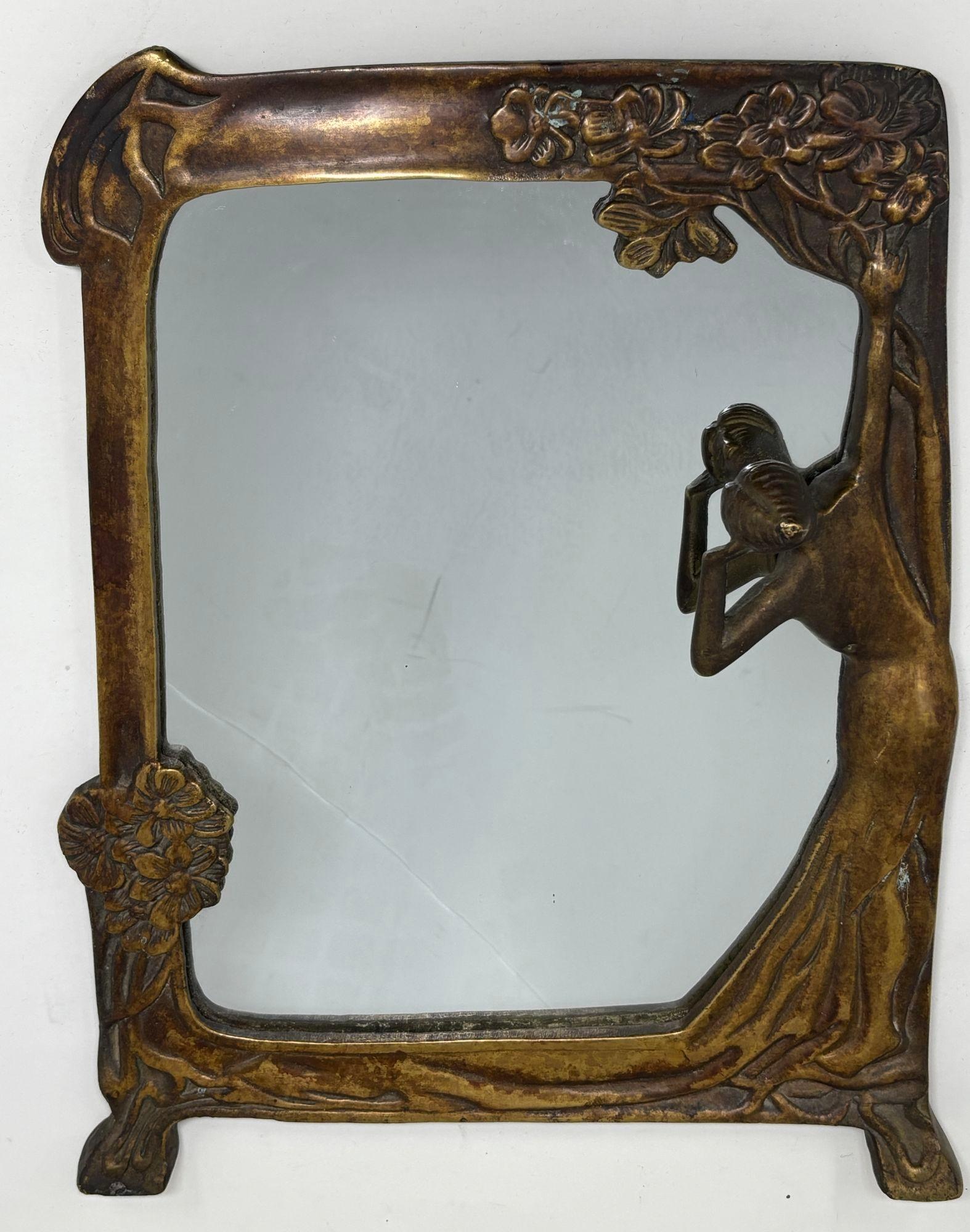 20ième siècle Lady of the Lake Antique Art Nouveau Bronze Mirror Circa 1930 en vente