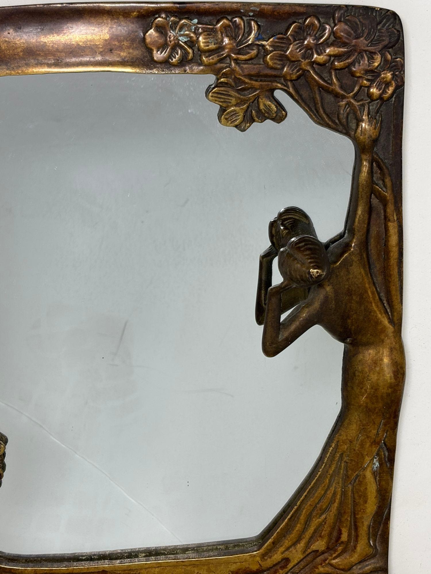 Lady of the Lake Antique Art Nouveau Bronze Mirror Circa 1930 en vente 2