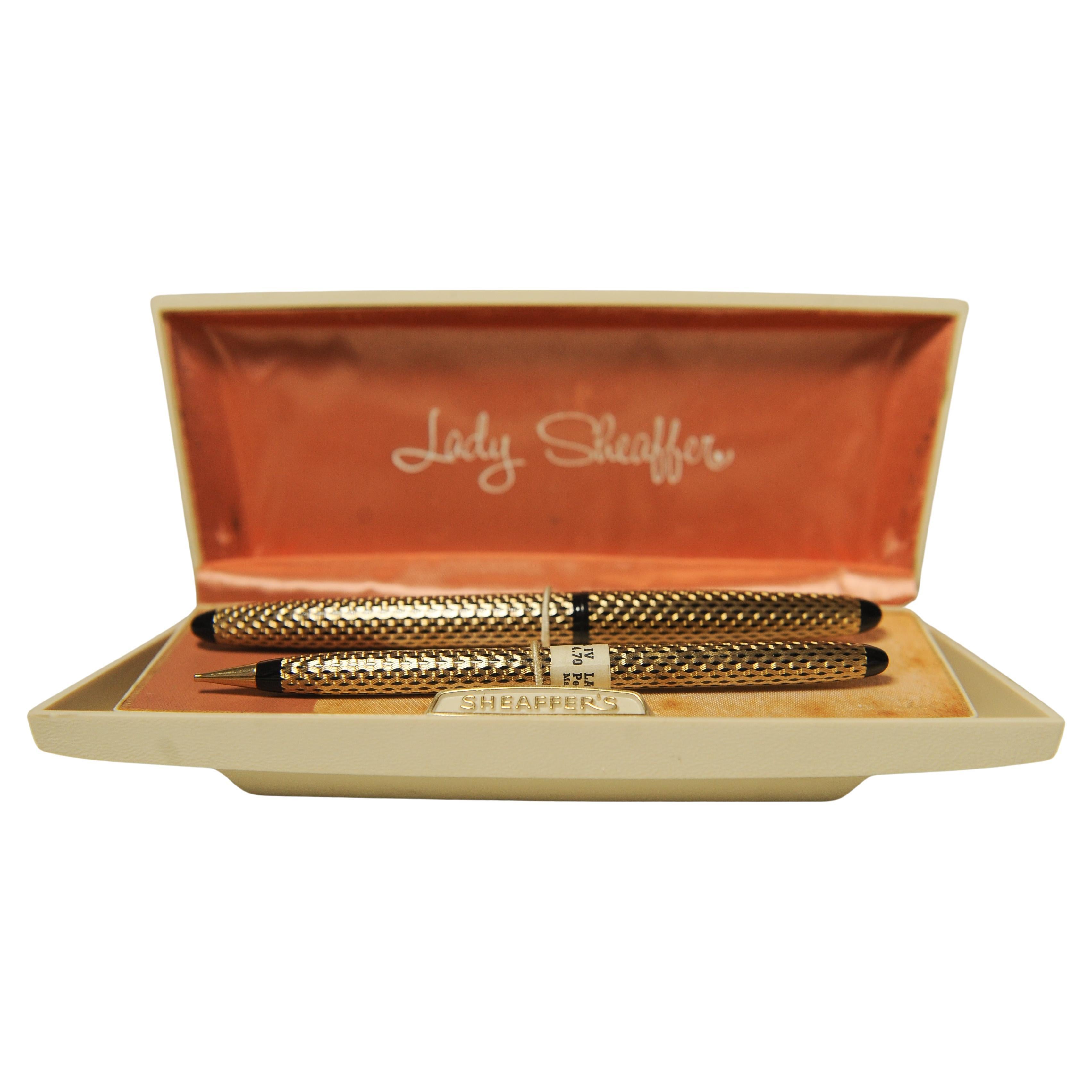 Lady Schaeffer Füllfederhalter 14k Feder & Druckbleistift Stifte Set mit 
Geliefert mit einer Original Schaeffer-Präsentationsbox aus Kunststoff 

Mitte des 20. Jahrhunderts, Hergestellt in USA


