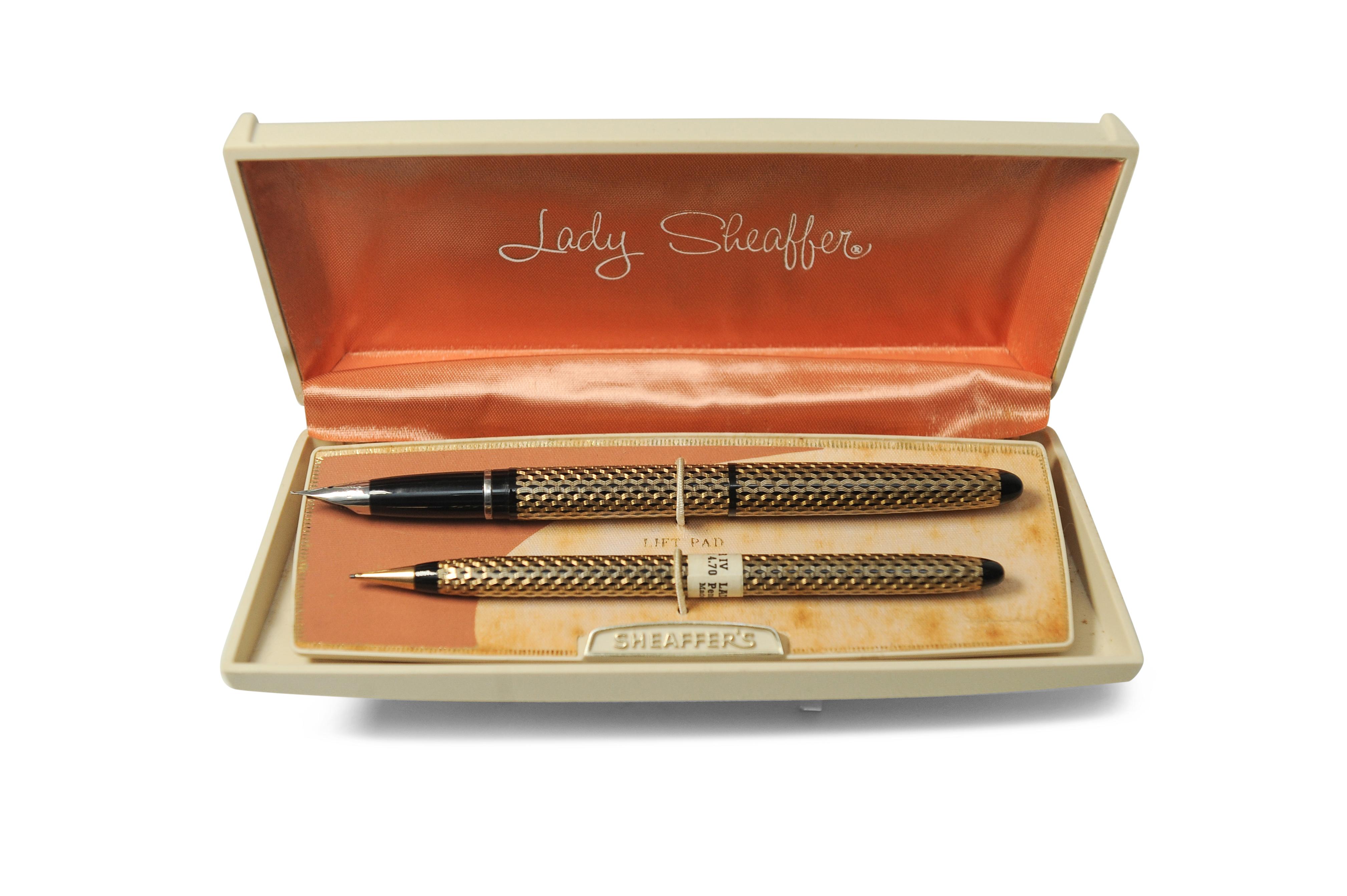 Lady Schaeffer Brunnenstift mit 14k Nib & Mechanischer Bleistift in Karton Set (Moderne der Mitte des Jahrhunderts) im Angebot
