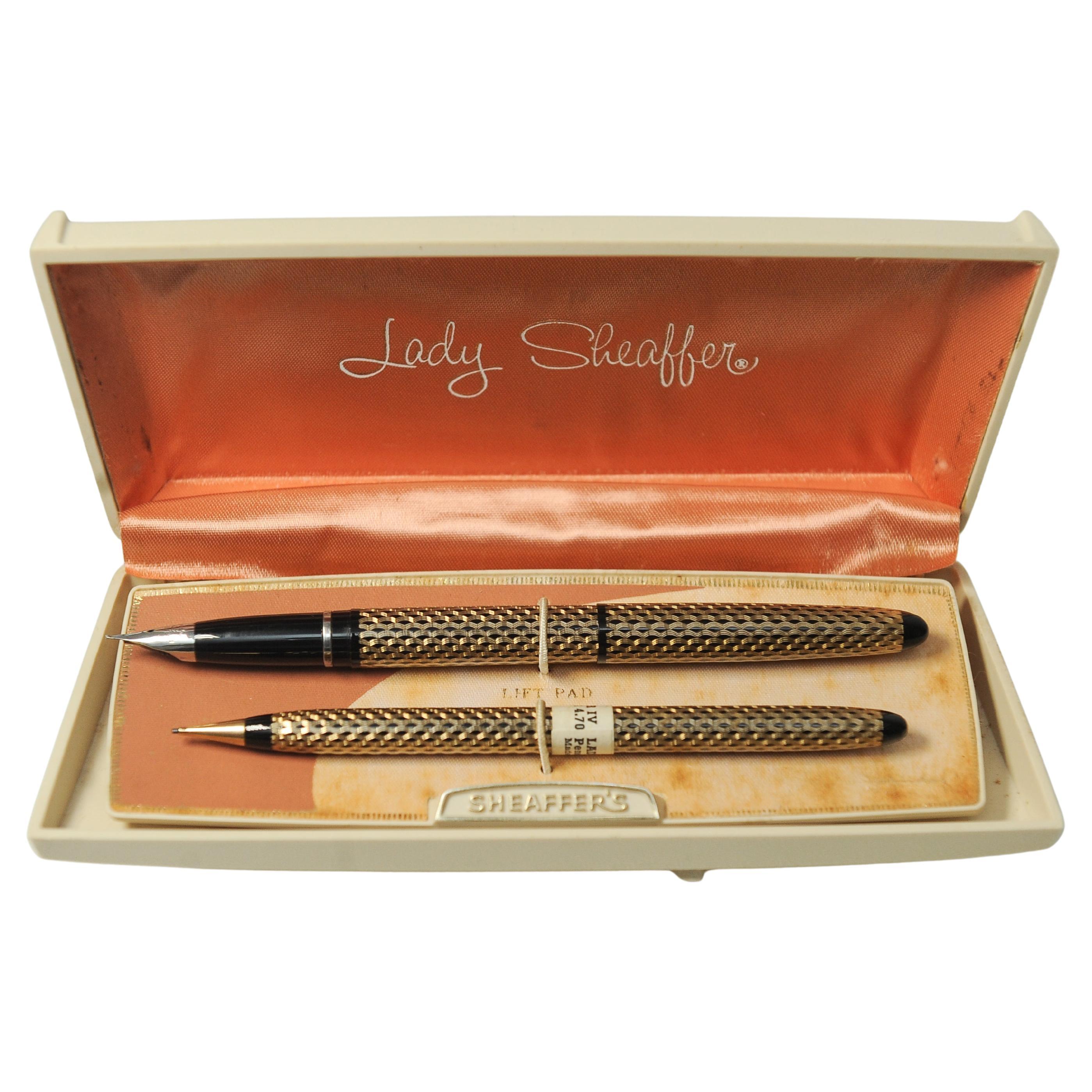 Lady Schaeffer Brunnenstift mit 14k Nib & Mechanischer Bleistift in Karton Set (Metall) im Angebot