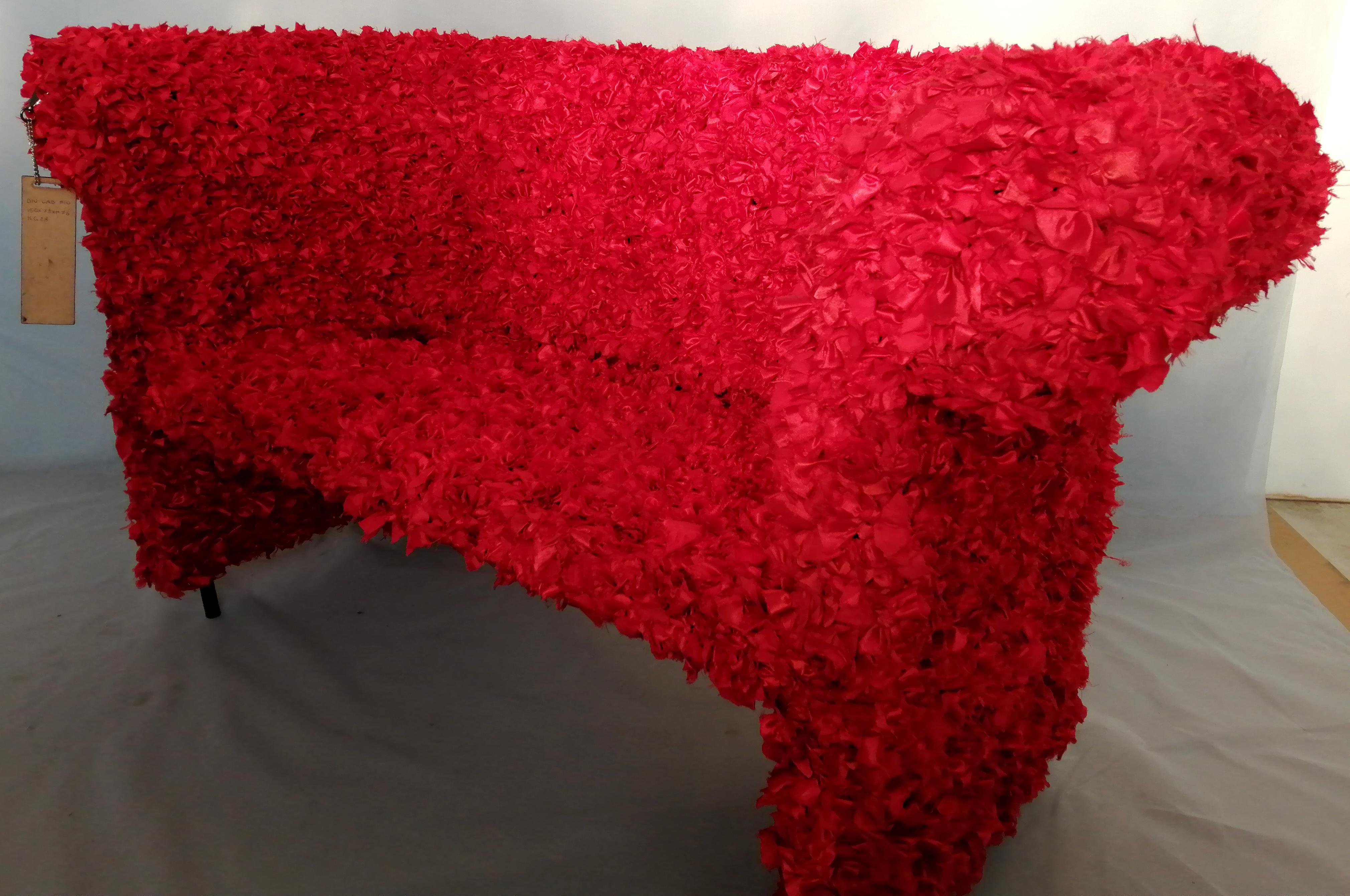 Construction technique: hand-welded structure covered with flakes fabric
Color: red.
 
