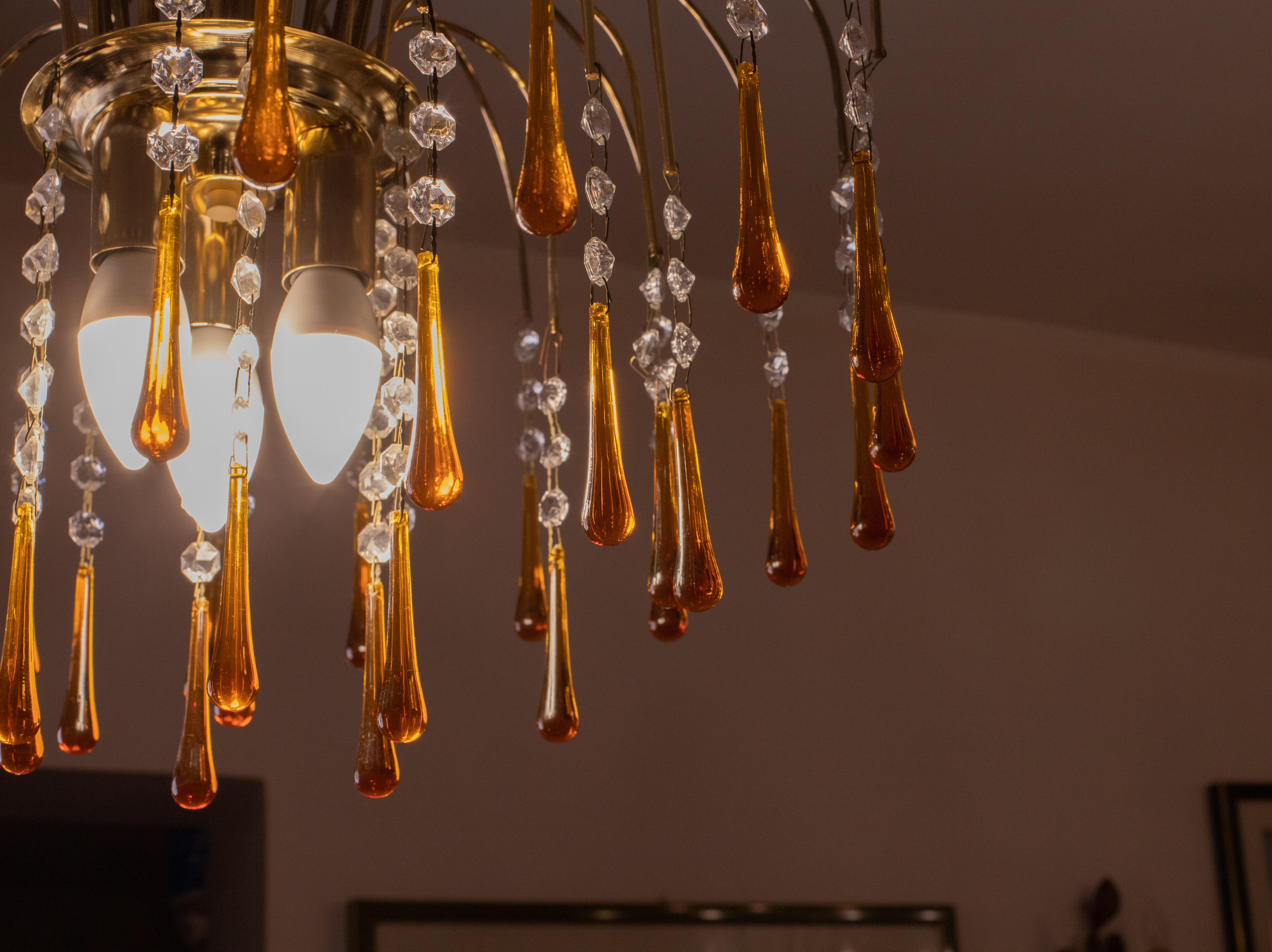 Lady Sophie, Amber Drops Chandelier, 1980s In Good Condition For Sale In Roma, IT