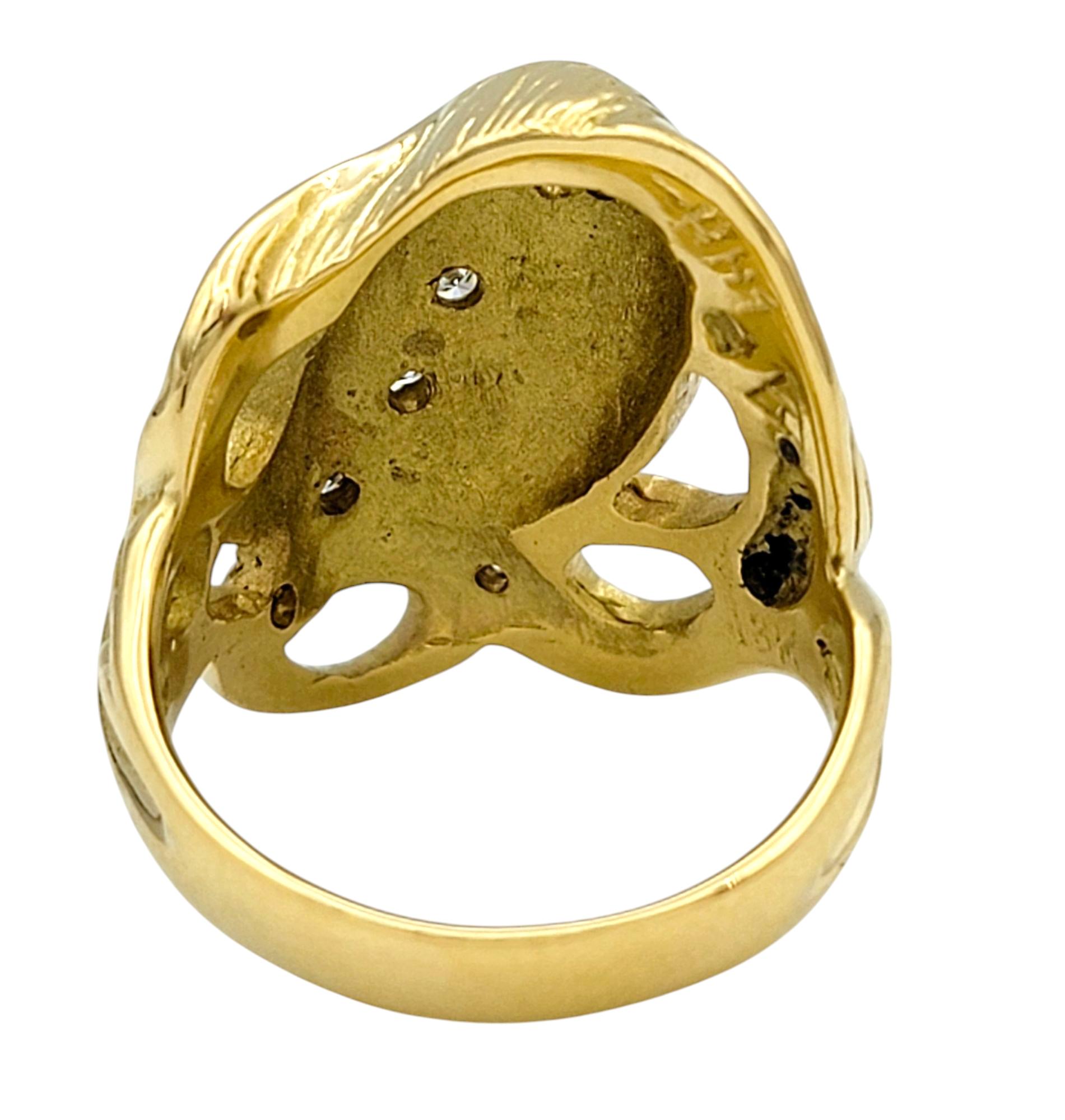 Taglio rotondo Donna con capelli fluenti Anello 3D personalizzato con diamanti in oro giallo 18 carati in vendita